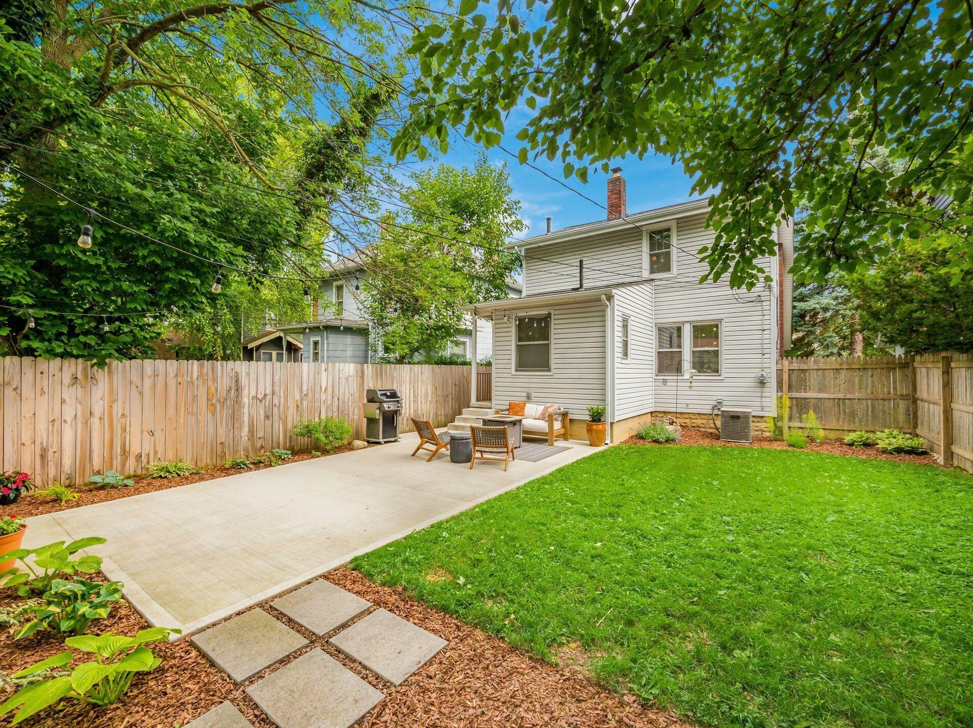 365 Crestview Rd, Columbus OH 43202-2202 exterior