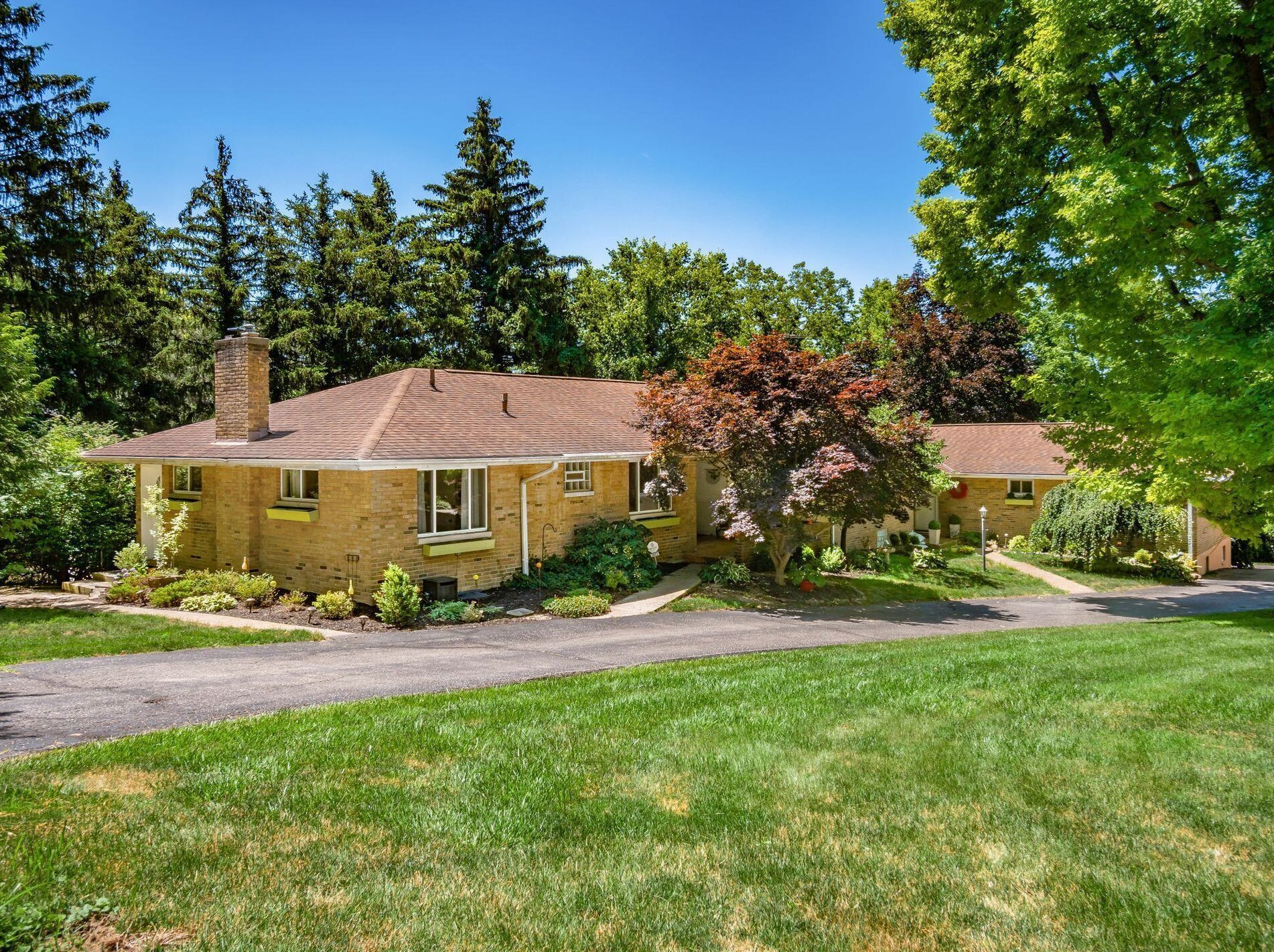 2623 Charing Rd, Columbus OH  43221-3627 exterior