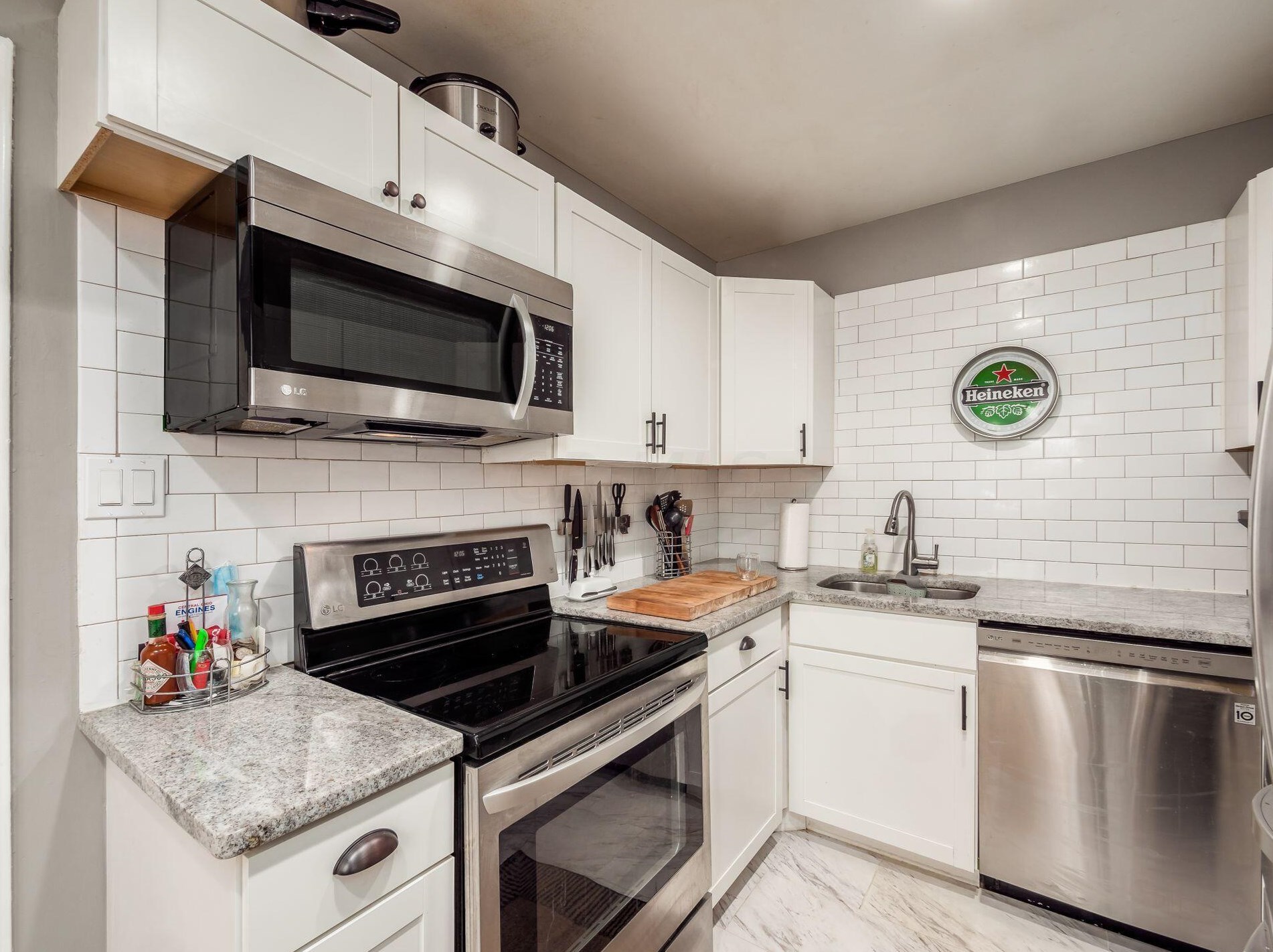 2623 Charing Rd, Columbus OH  43221-3627 exterior