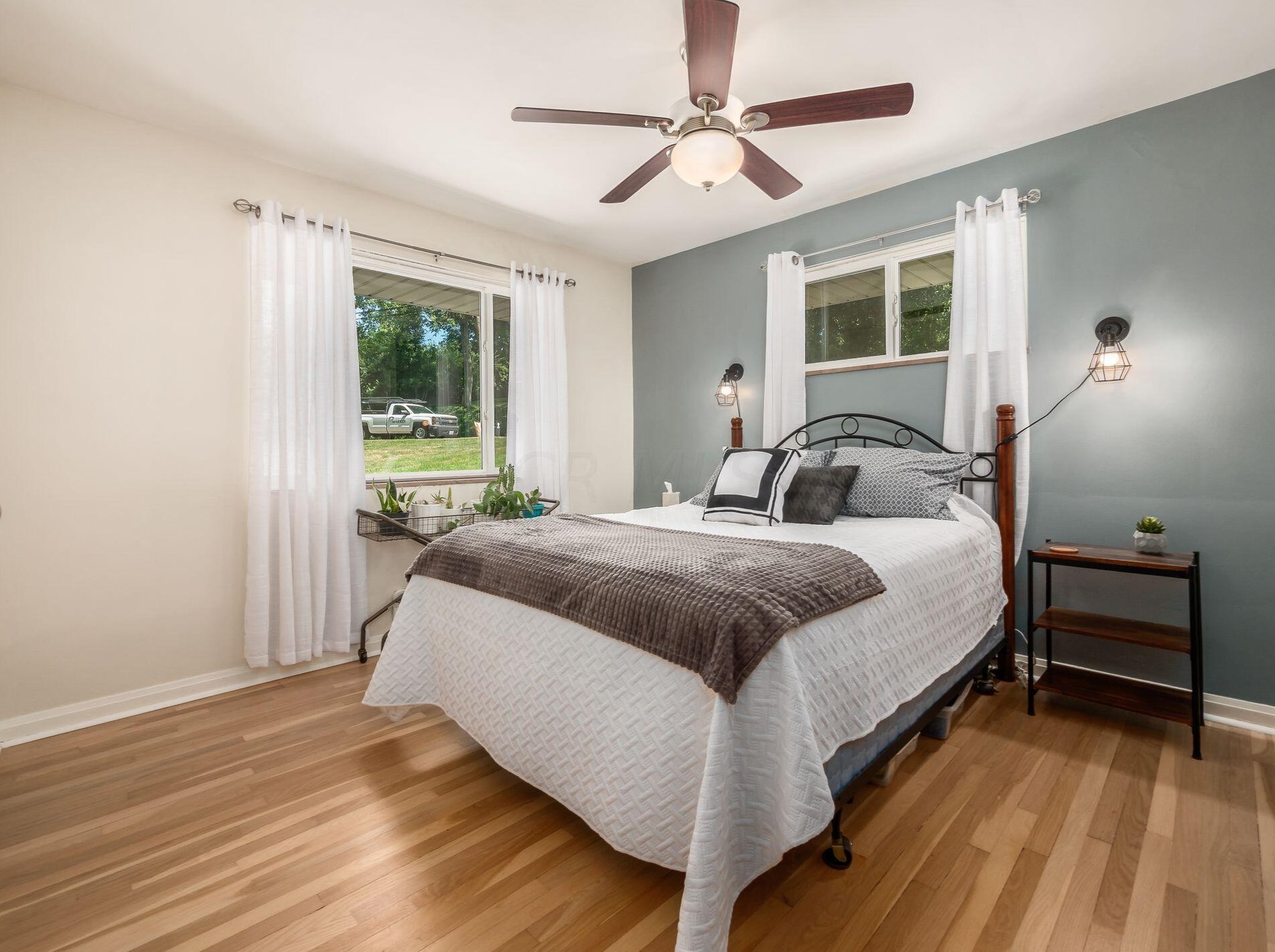 2623 Charing Rd, Columbus OH  43221-3627 exterior