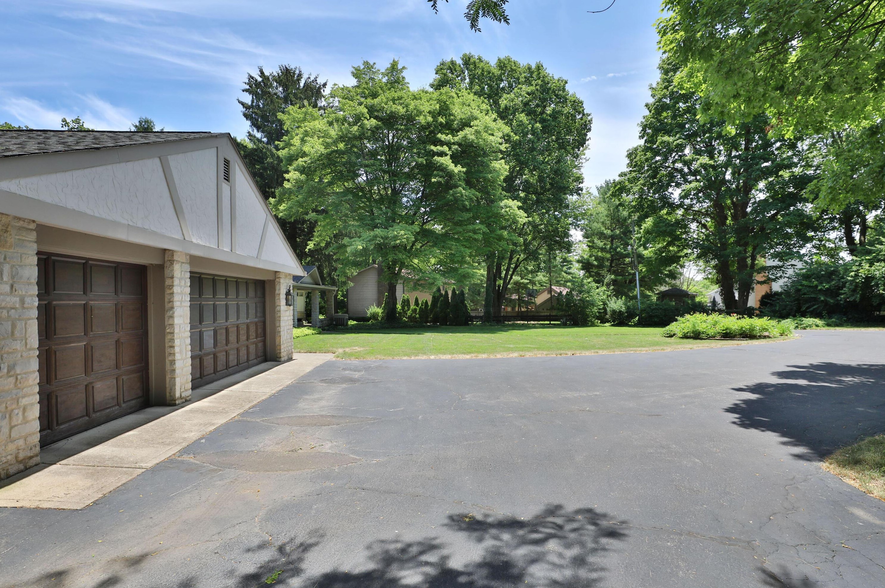 7125 Olentangy River Rd, Columbus OH 43235-3439 exterior