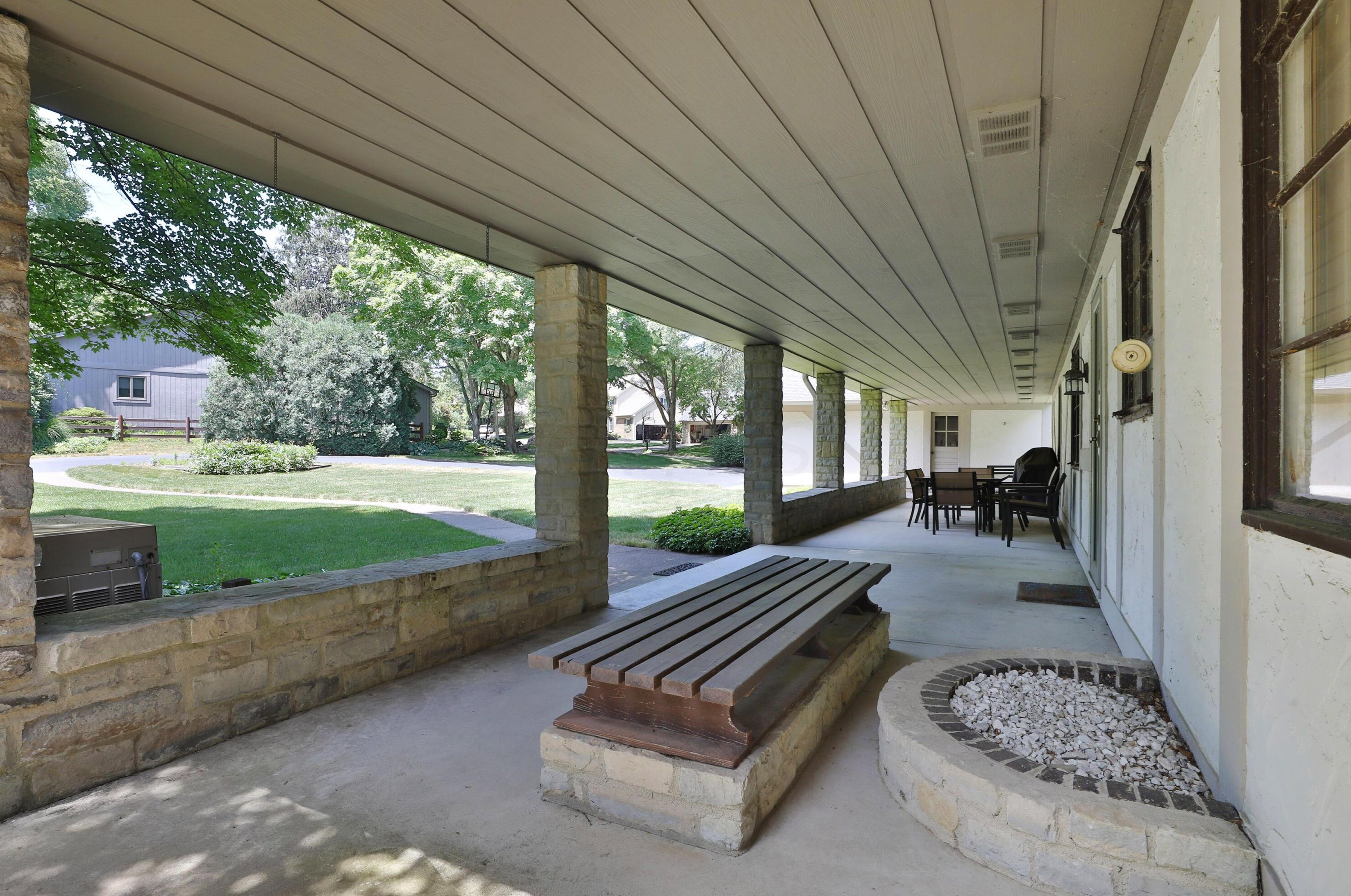 7125 Olentangy River Rd, Columbus OH 43235-3439 exterior