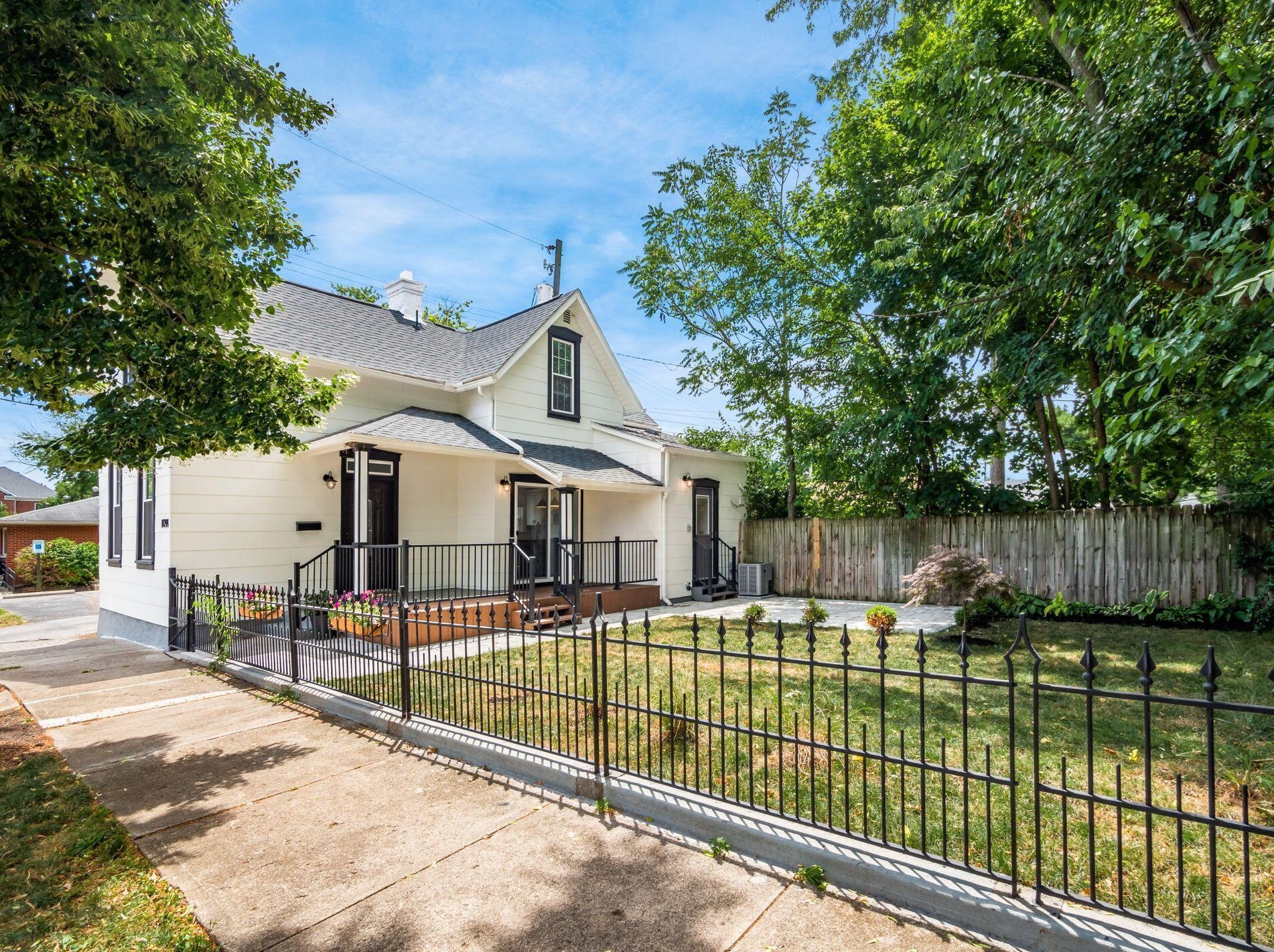 1091 Washington Ave, Columbus OH  43206-2764 exterior