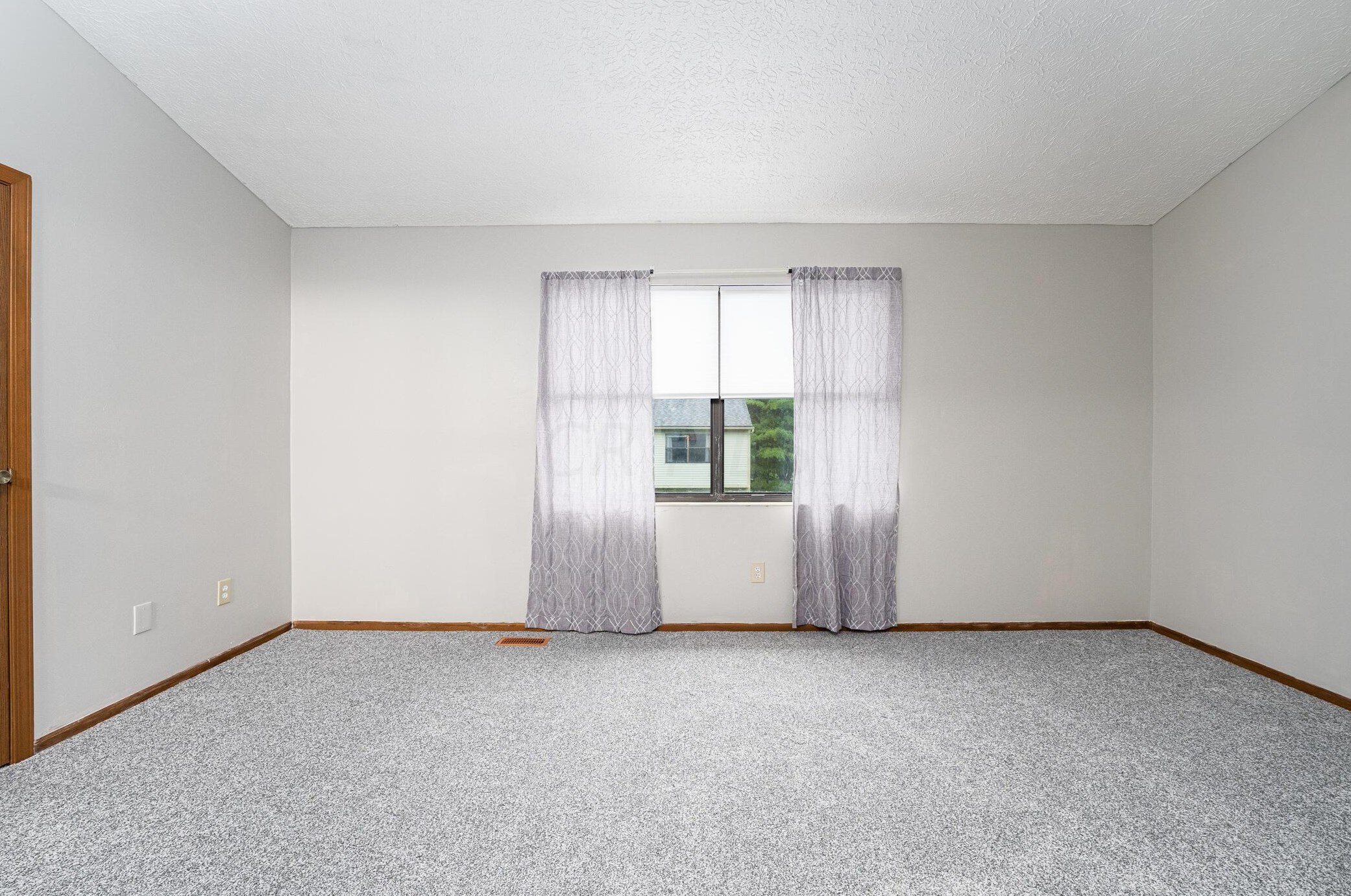 4874 Driffield Ct, Columbus OH 43221-5802 exterior