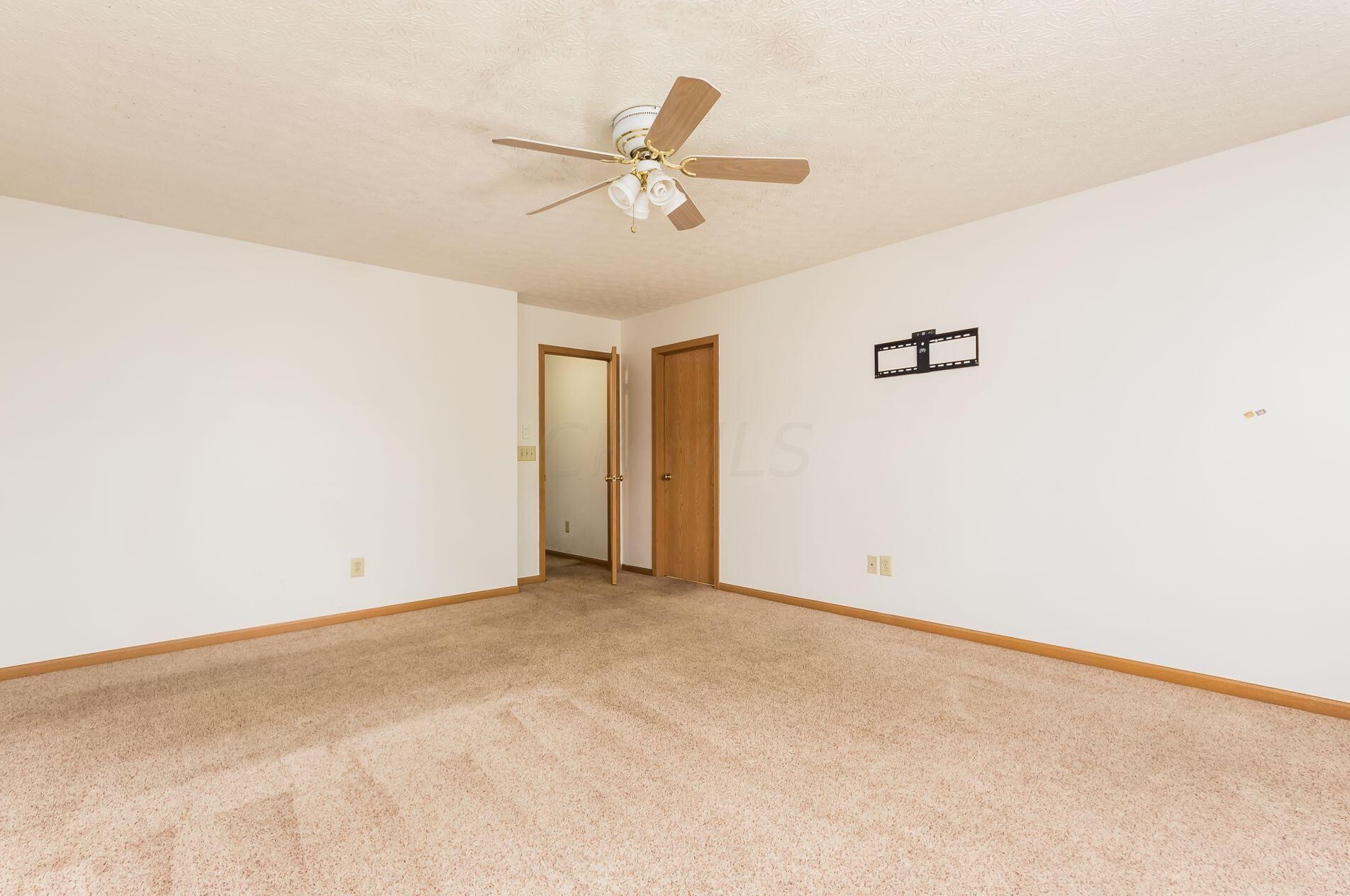 2303 Northtowne Pl, Columbus OH 43229-6690 exterior