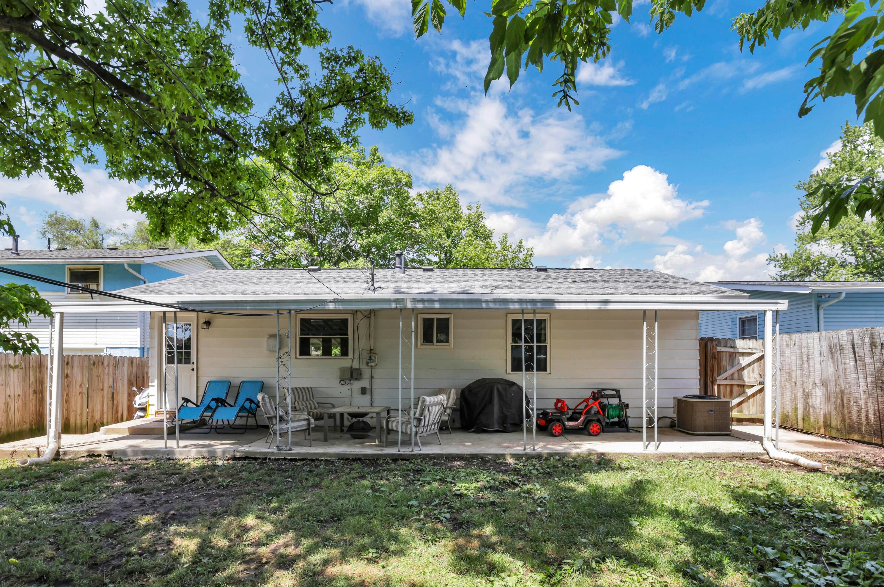 112 Fernhill Ave, Columbus OH 43228-1726 exterior