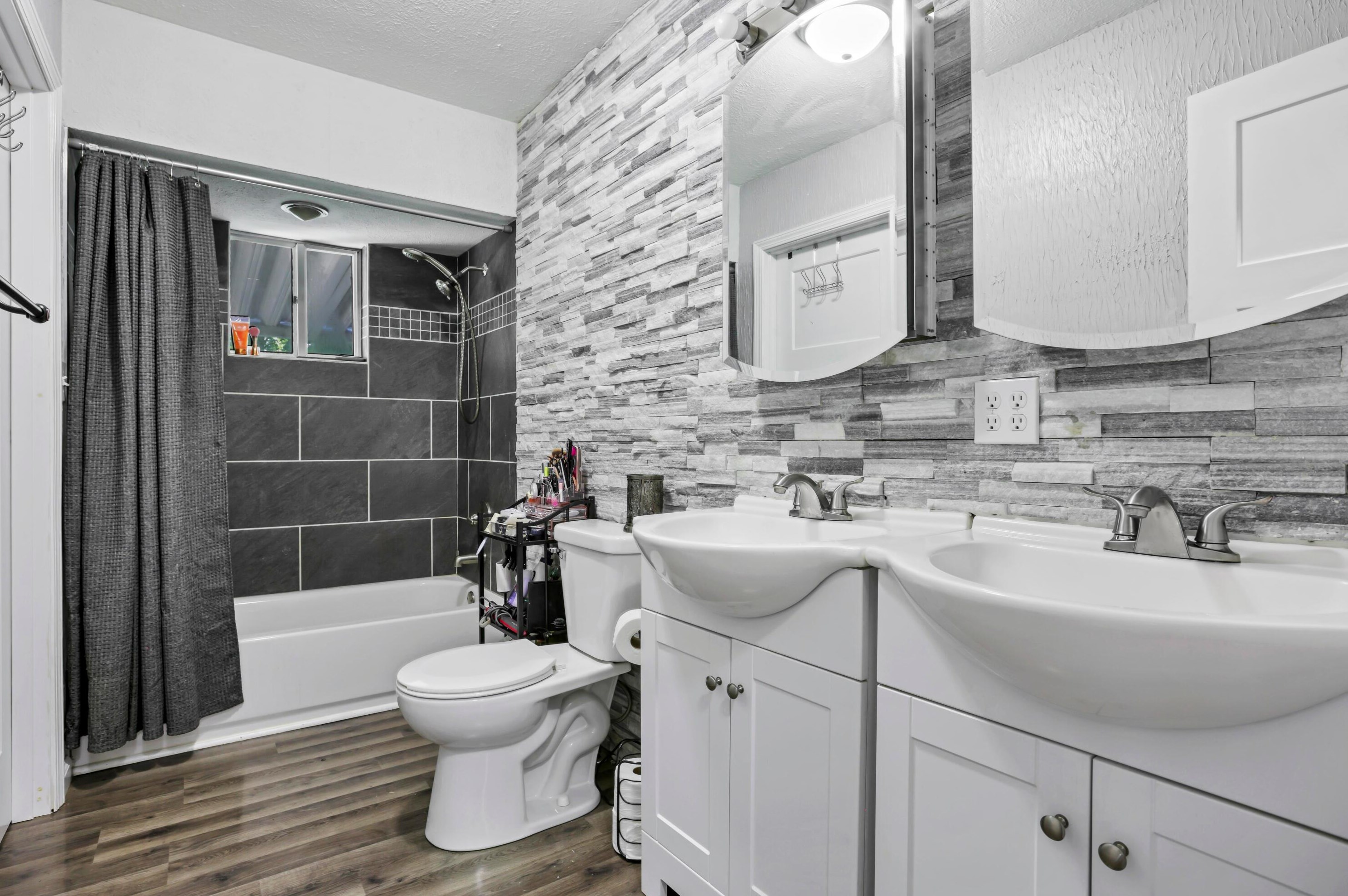 112 Fernhill Ave, Columbus OH 43228-1726 exterior