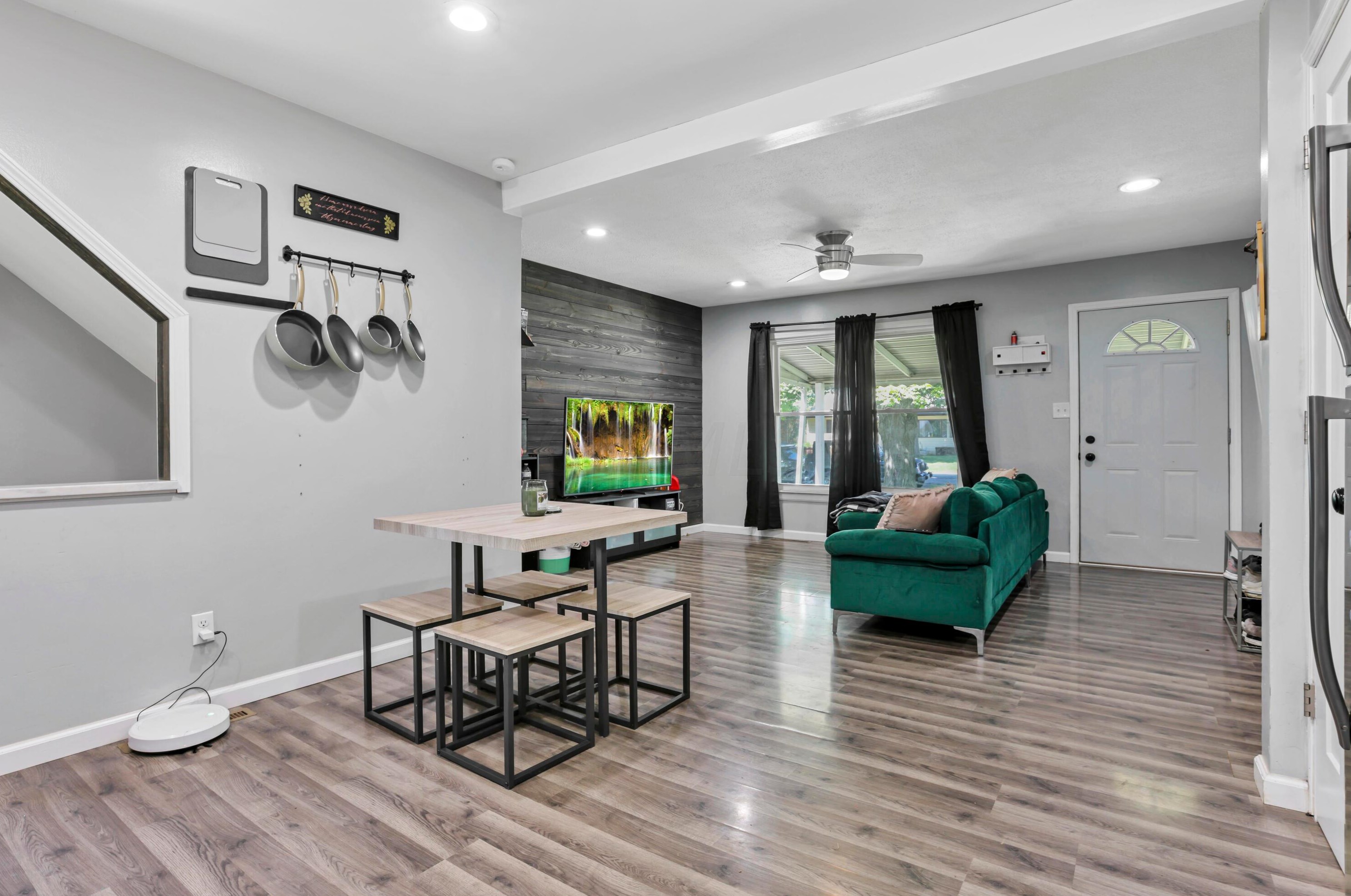 112 Fernhill Ave, Columbus OH 43228-1726 exterior