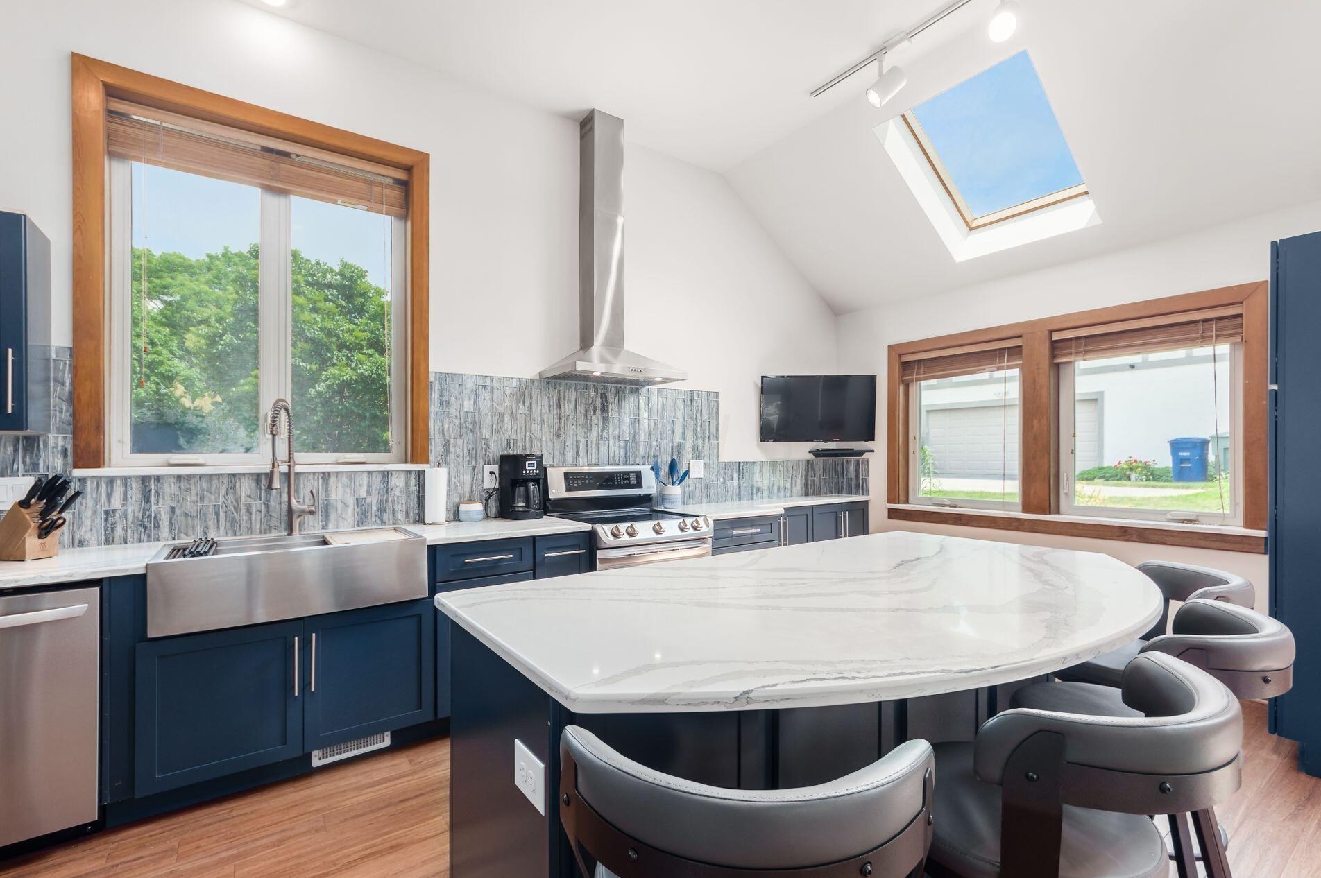 872 Pipestone Dr, Columbus OH 43235-1752 exterior