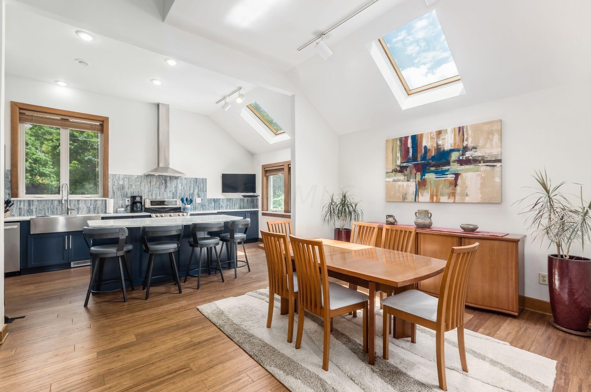 872 Pipestone Dr, Columbus OH 43235-1752 exterior