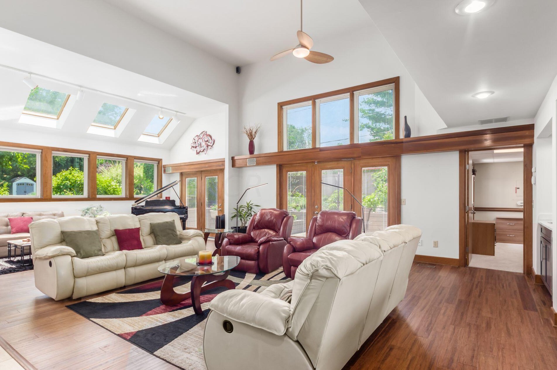 872 Pipestone Dr, Columbus OH 43235-1752 exterior