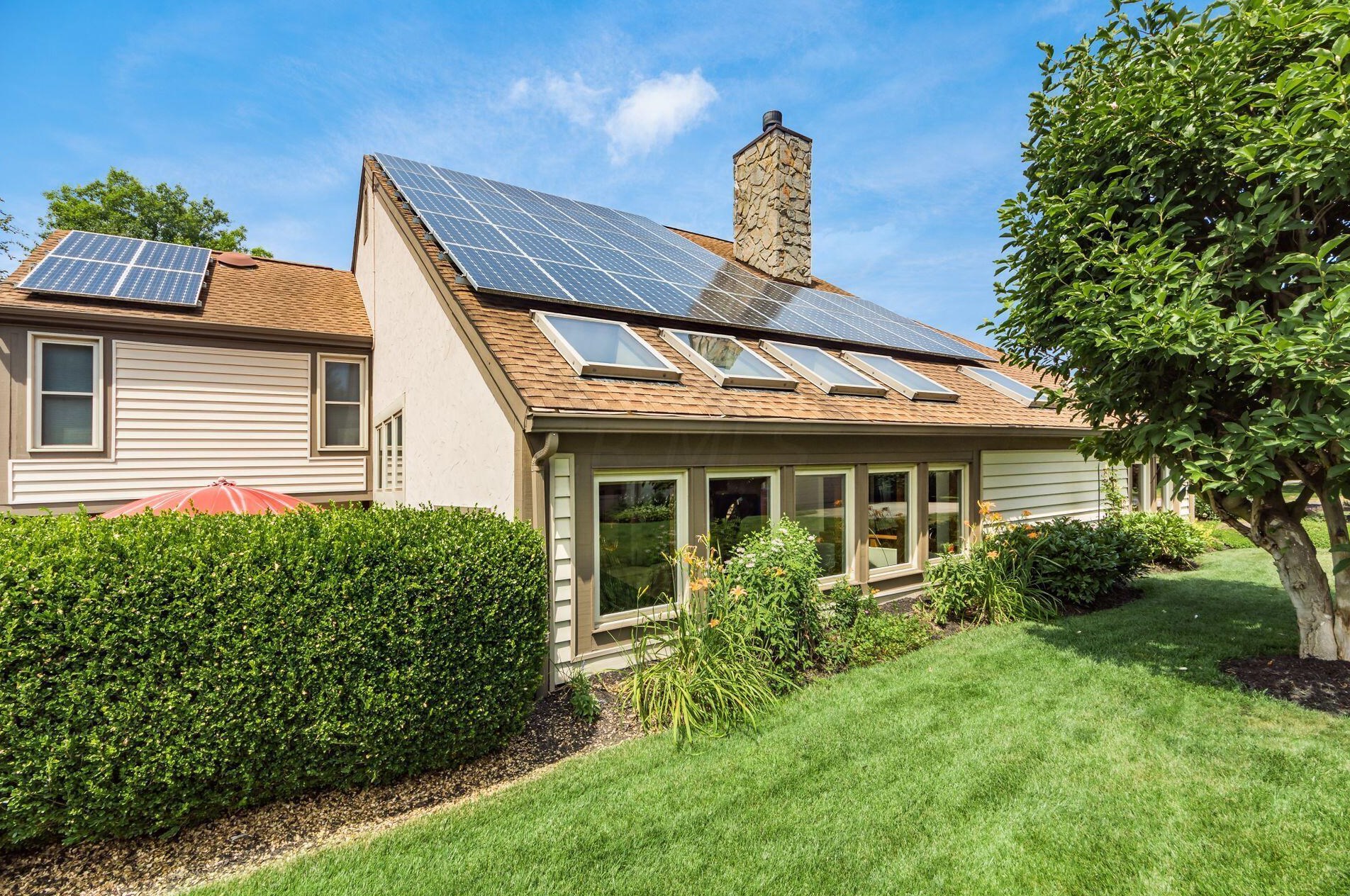 872 Pipestone Dr, Columbus OH 43235-1752 exterior