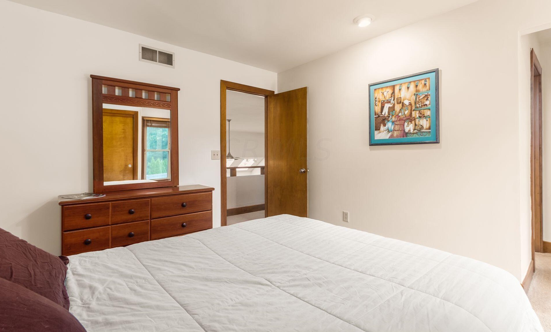 872 Pipestone Dr, Columbus OH 43235-1752 exterior