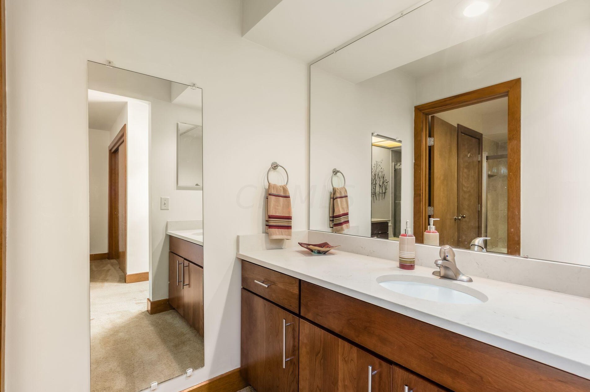 872 Pipestone Dr, Columbus OH 43235-1752 exterior