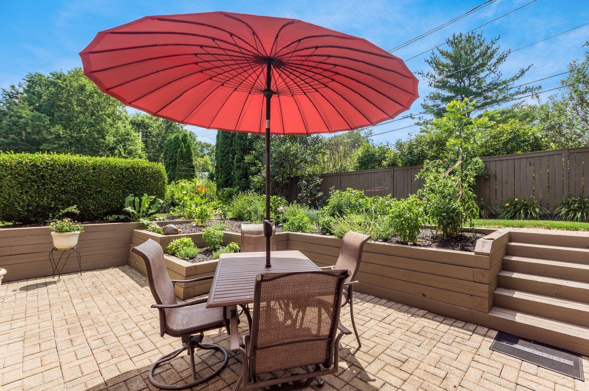 872 Pipestone Dr, Columbus OH 43235-1752 exterior