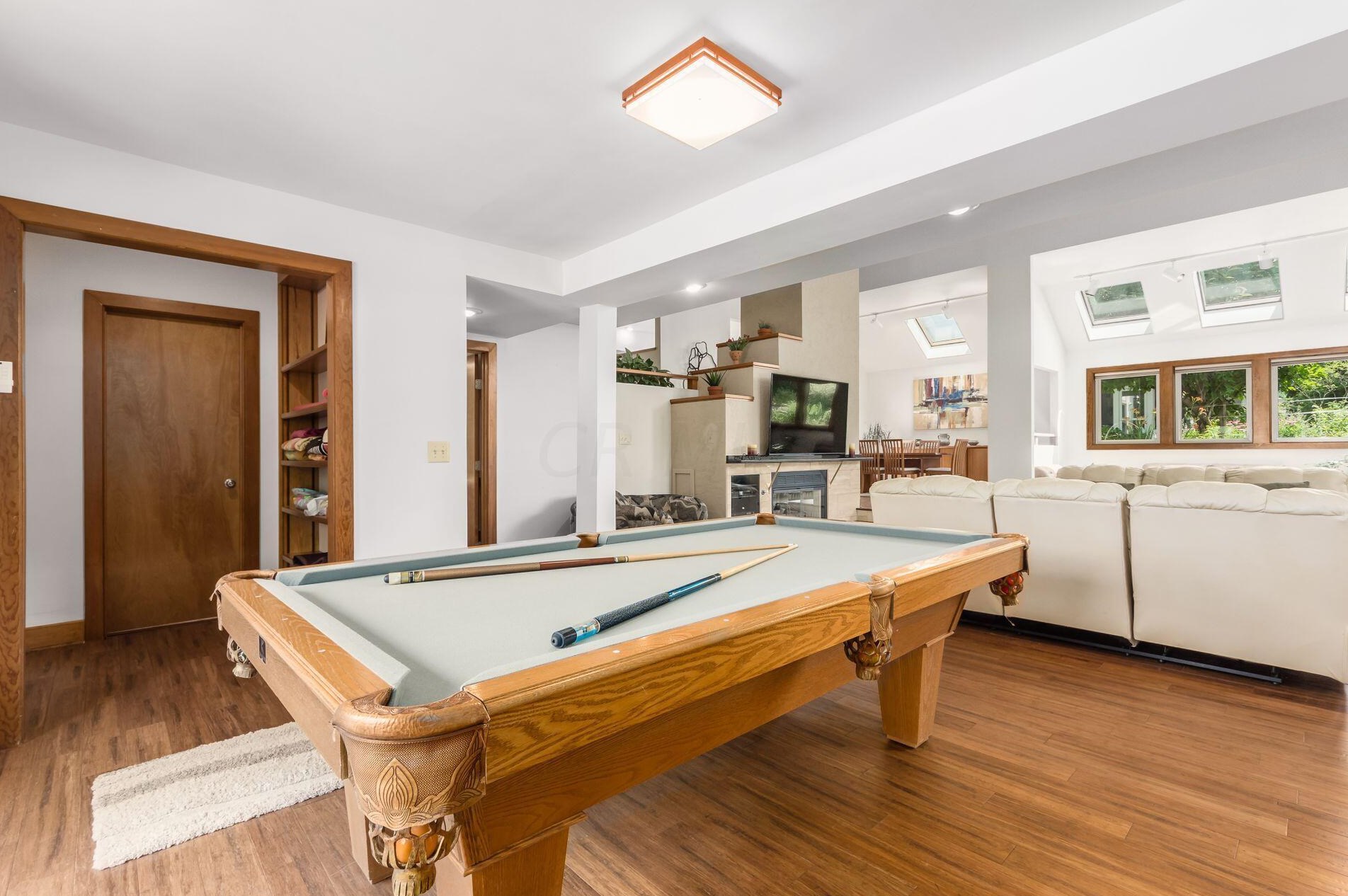 872 Pipestone Dr, Columbus OH 43235-1752 exterior