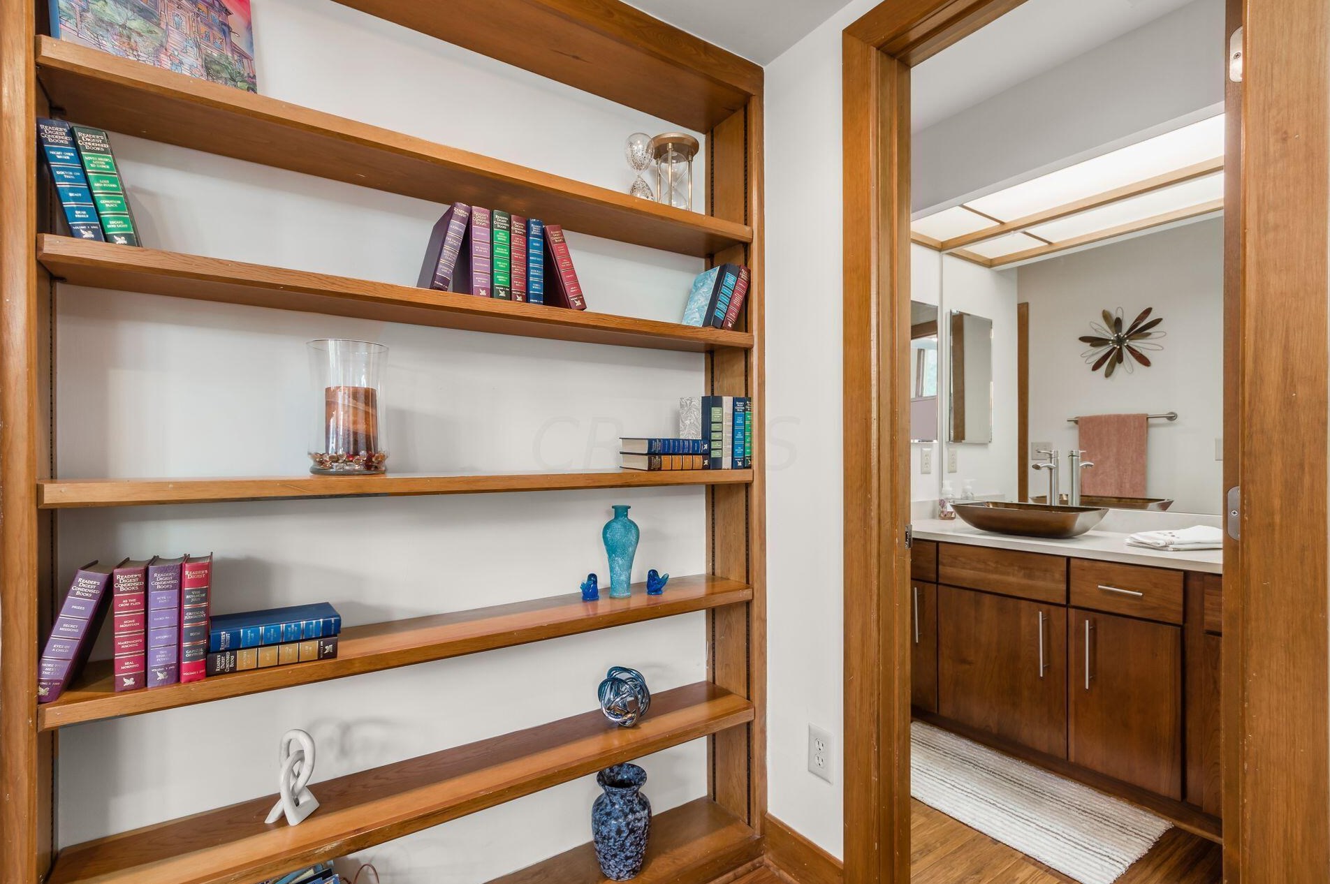 872 Pipestone Dr, Columbus OH 43235-1752 exterior