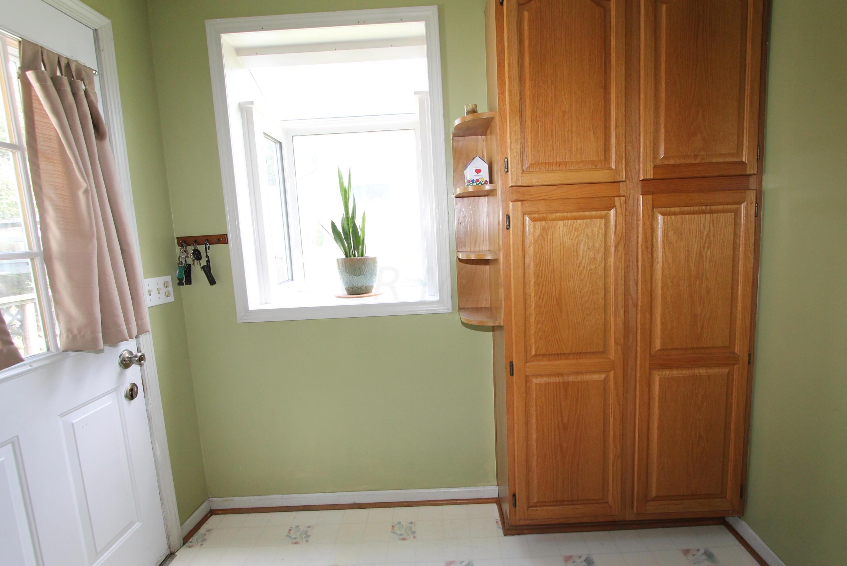 136 Longview Ave, Columbus OH 43224-3922 exterior