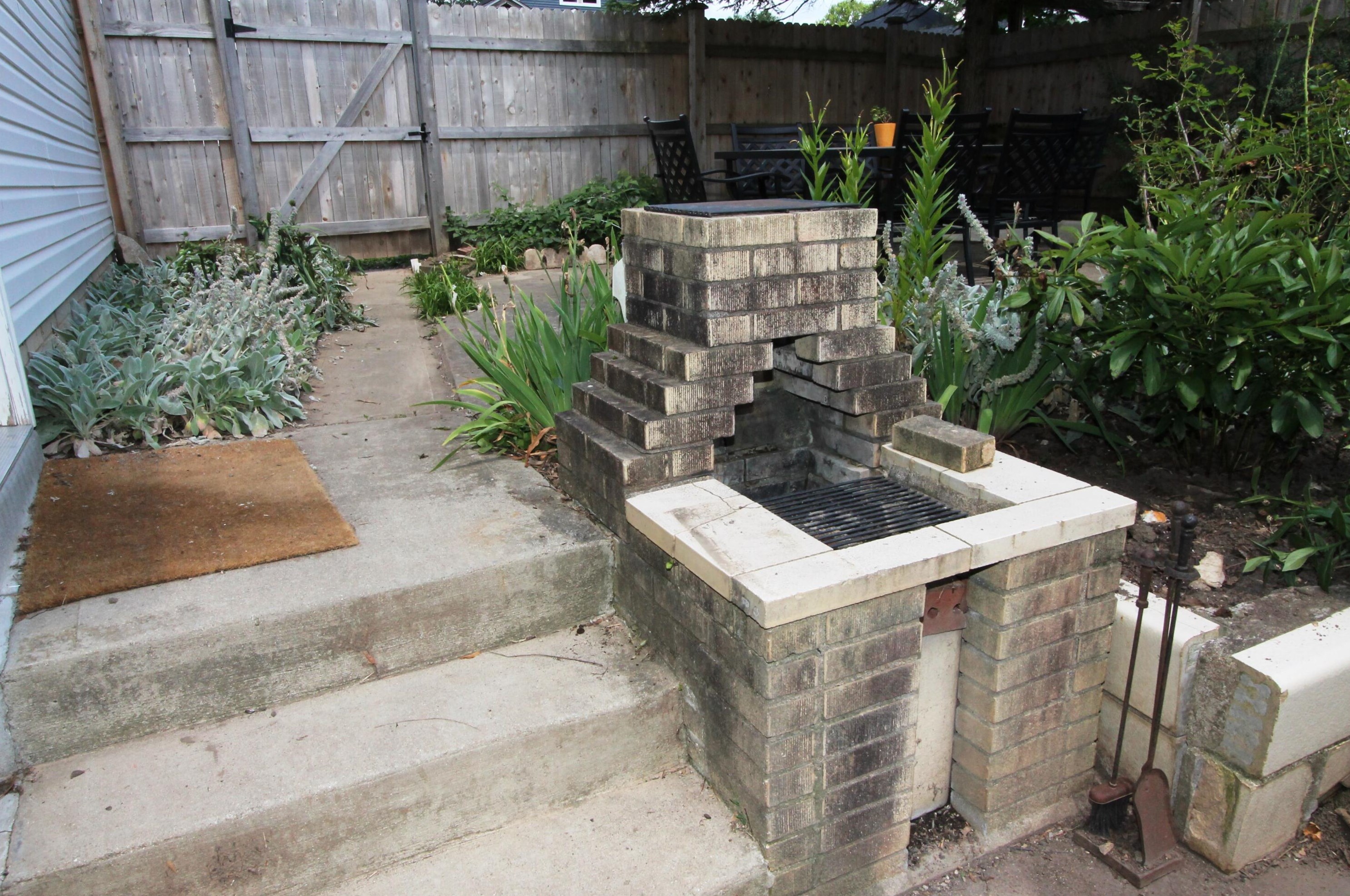 136 Longview Ave, Columbus OH 43224-3922 exterior