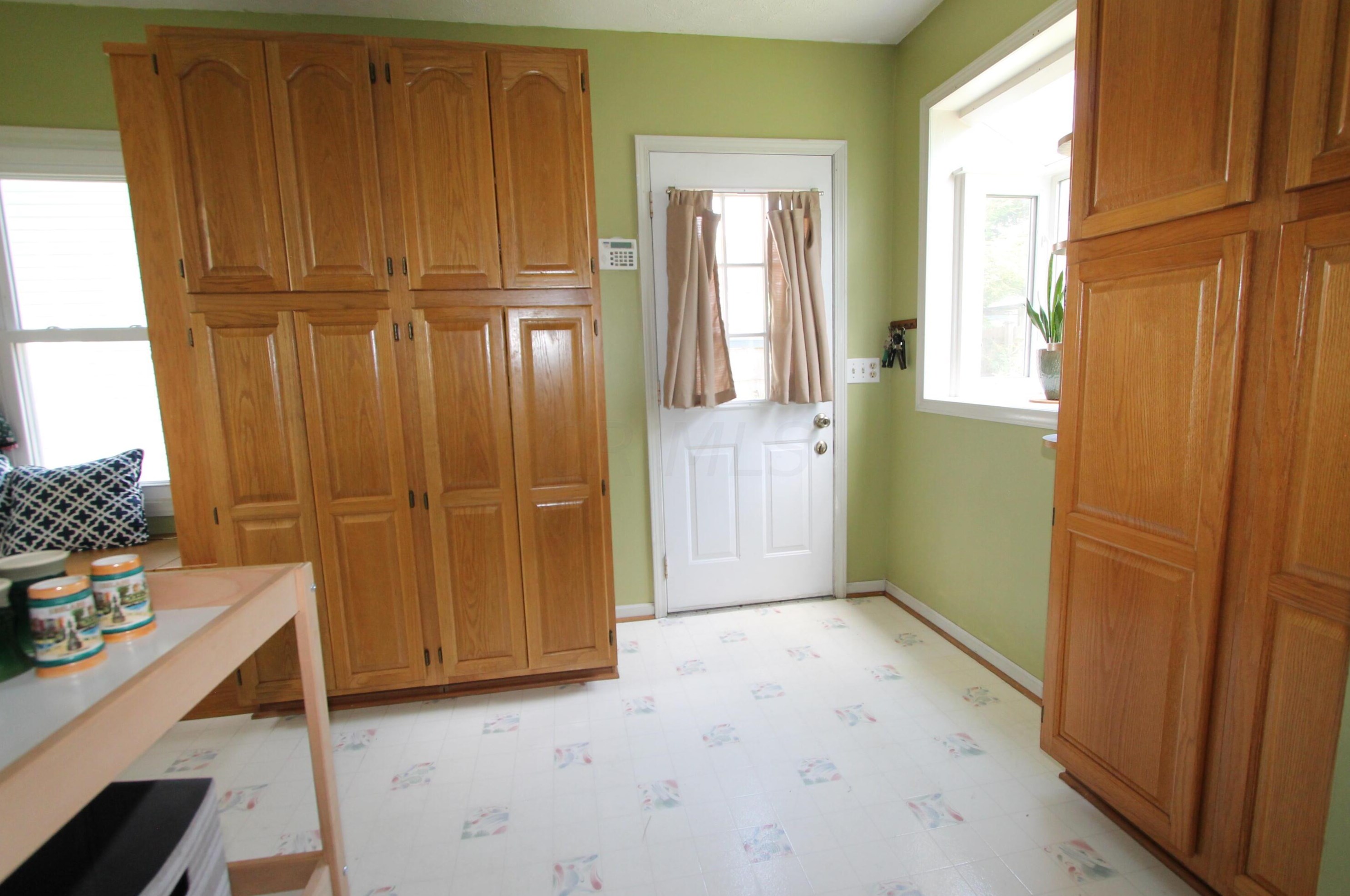 136 Longview Ave, Columbus OH 43224-3922 exterior