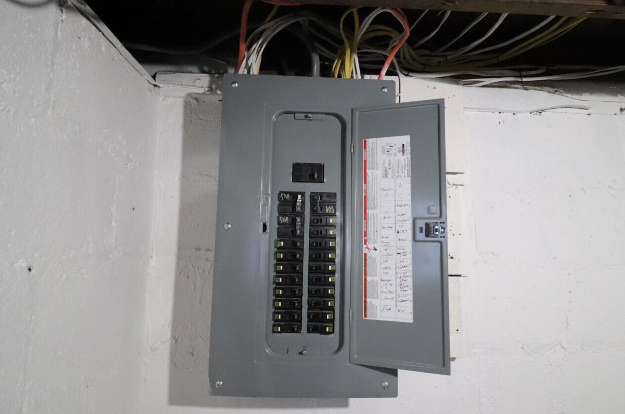 2430 Steele Ave, Columbus OH 43204-3728 exterior