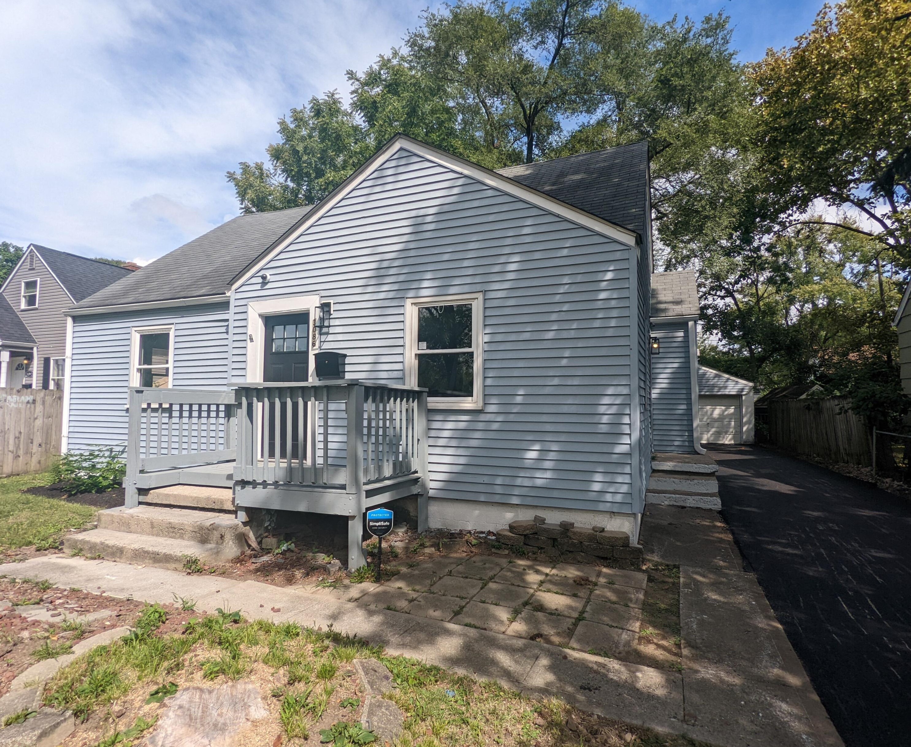 3086 Karl Rd, Columbus OH  43224-4126 exterior