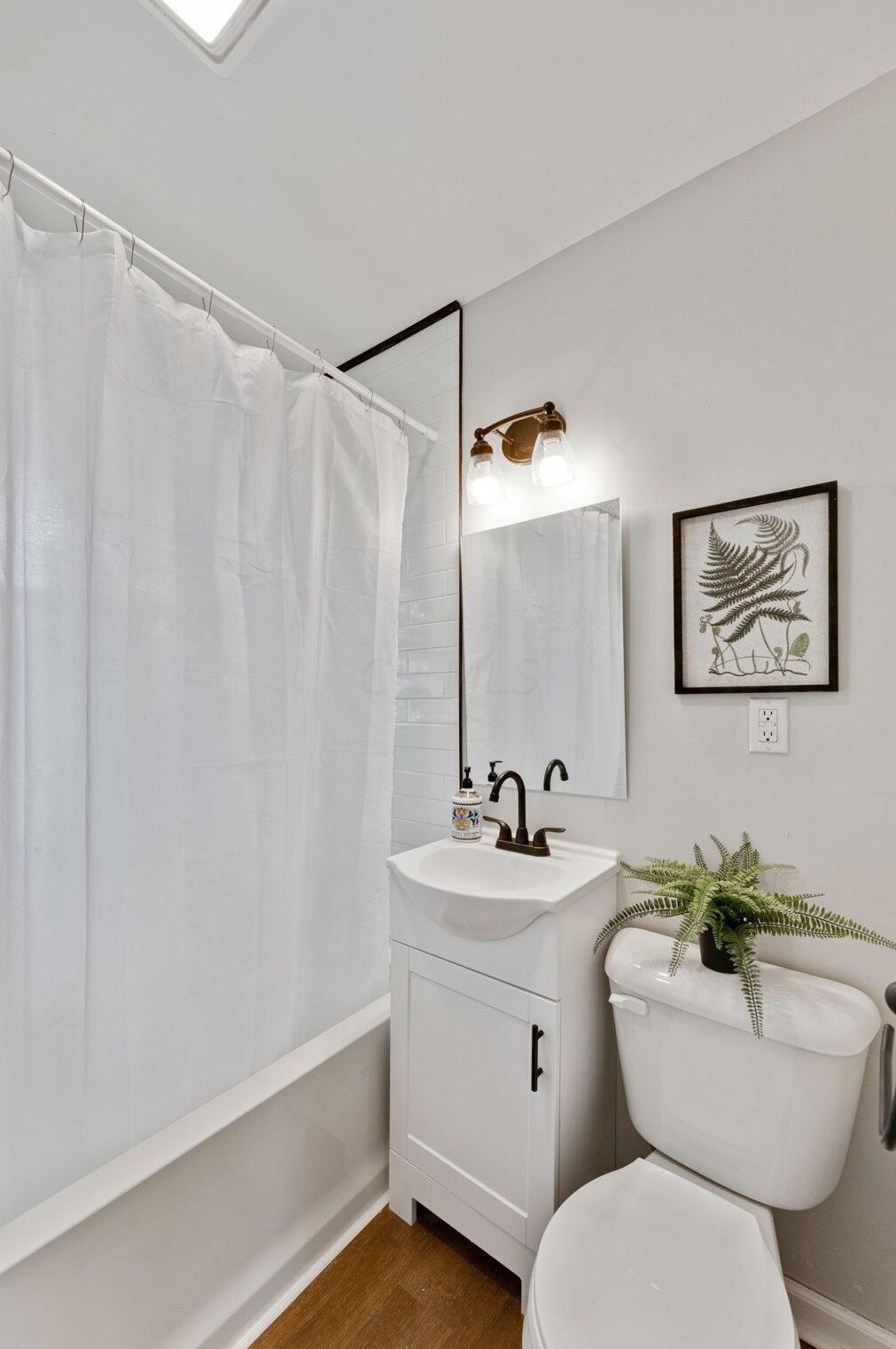 3086 Karl Rd, Columbus OH  43224-4126 exterior