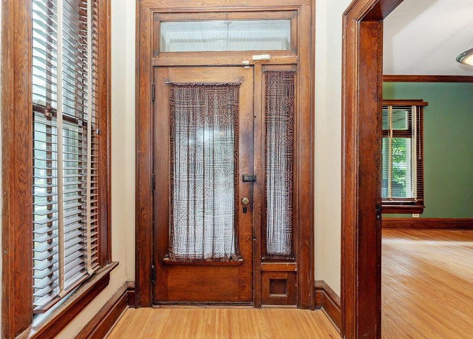 1304 Highland St, Columbus OH  43201-3207 exterior