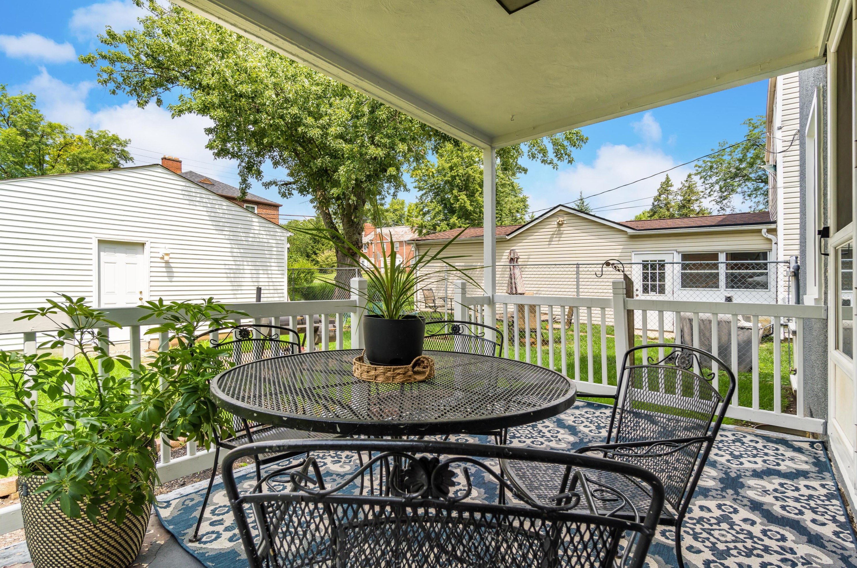 495 Brookside Dr, Columbus OH 43209-2222 exterior