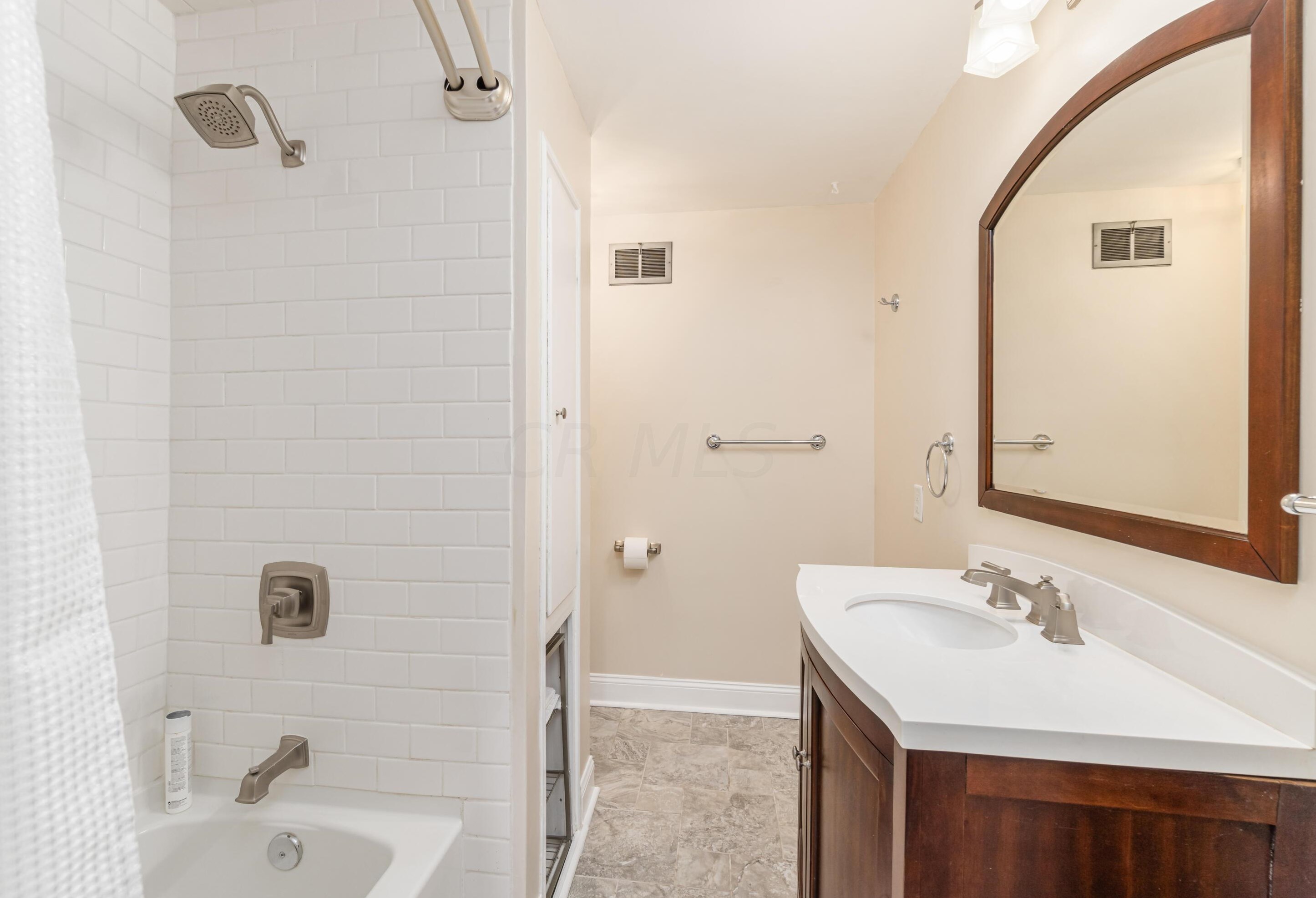 495 Brookside Dr, Columbus OH 43209-2222 exterior