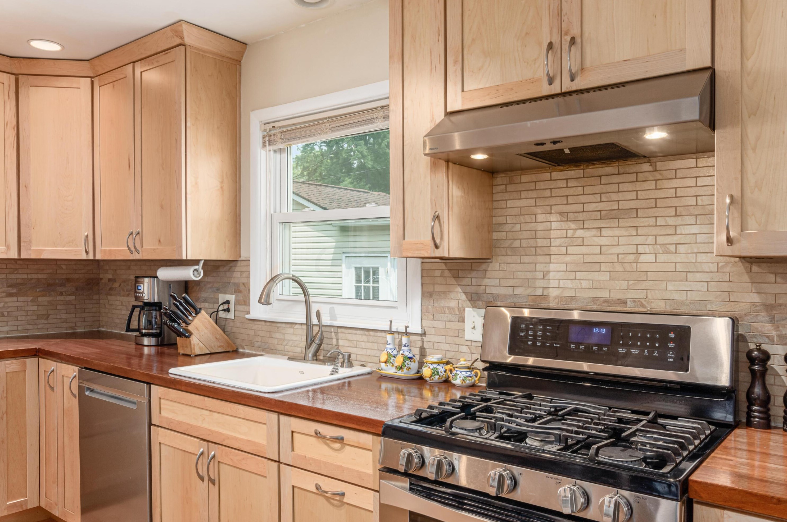 495 Brookside Dr, Columbus OH 43209-2222 exterior