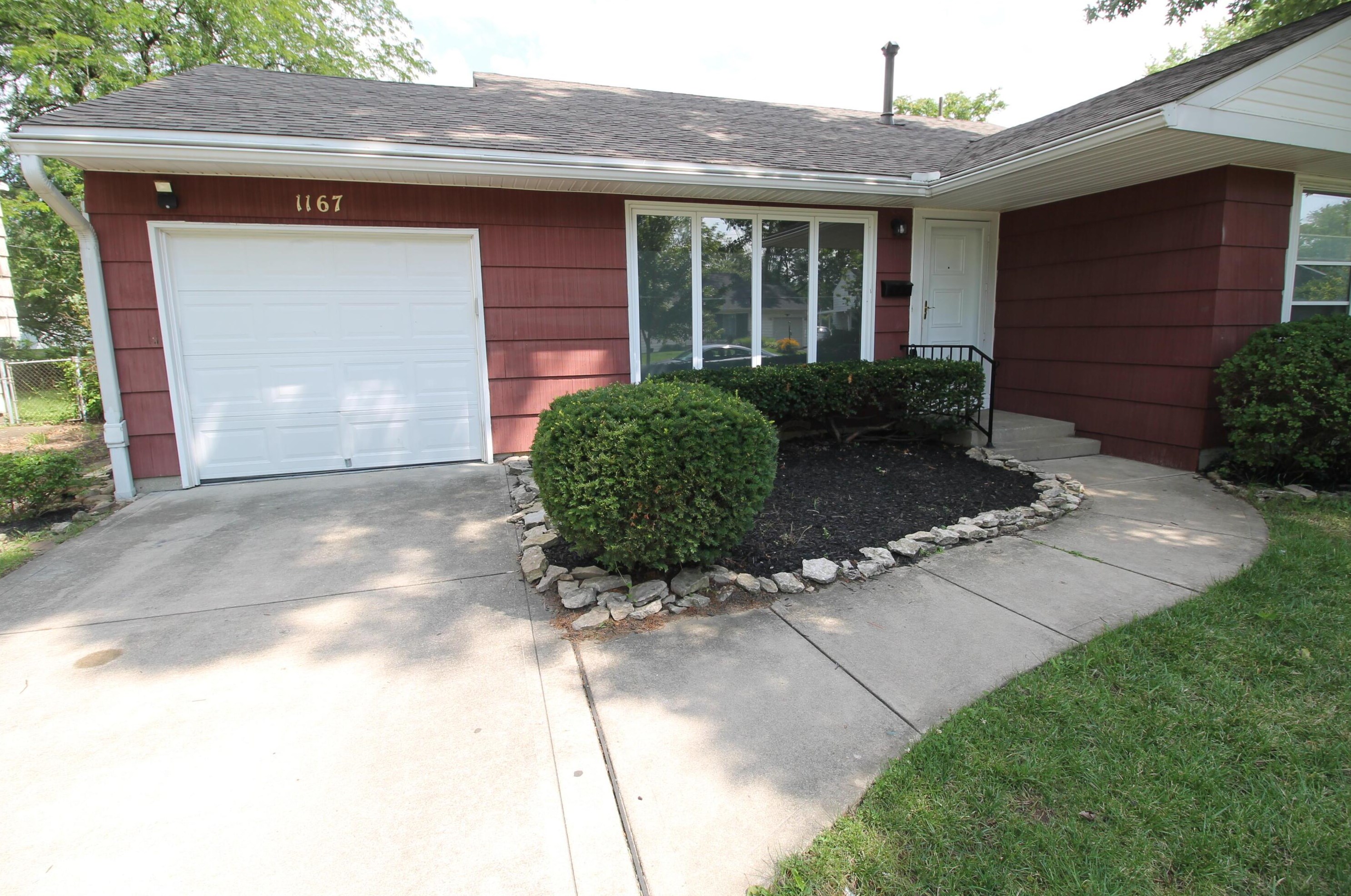 1167 Manfeld Dr, Columbus OH  43227-1435 exterior