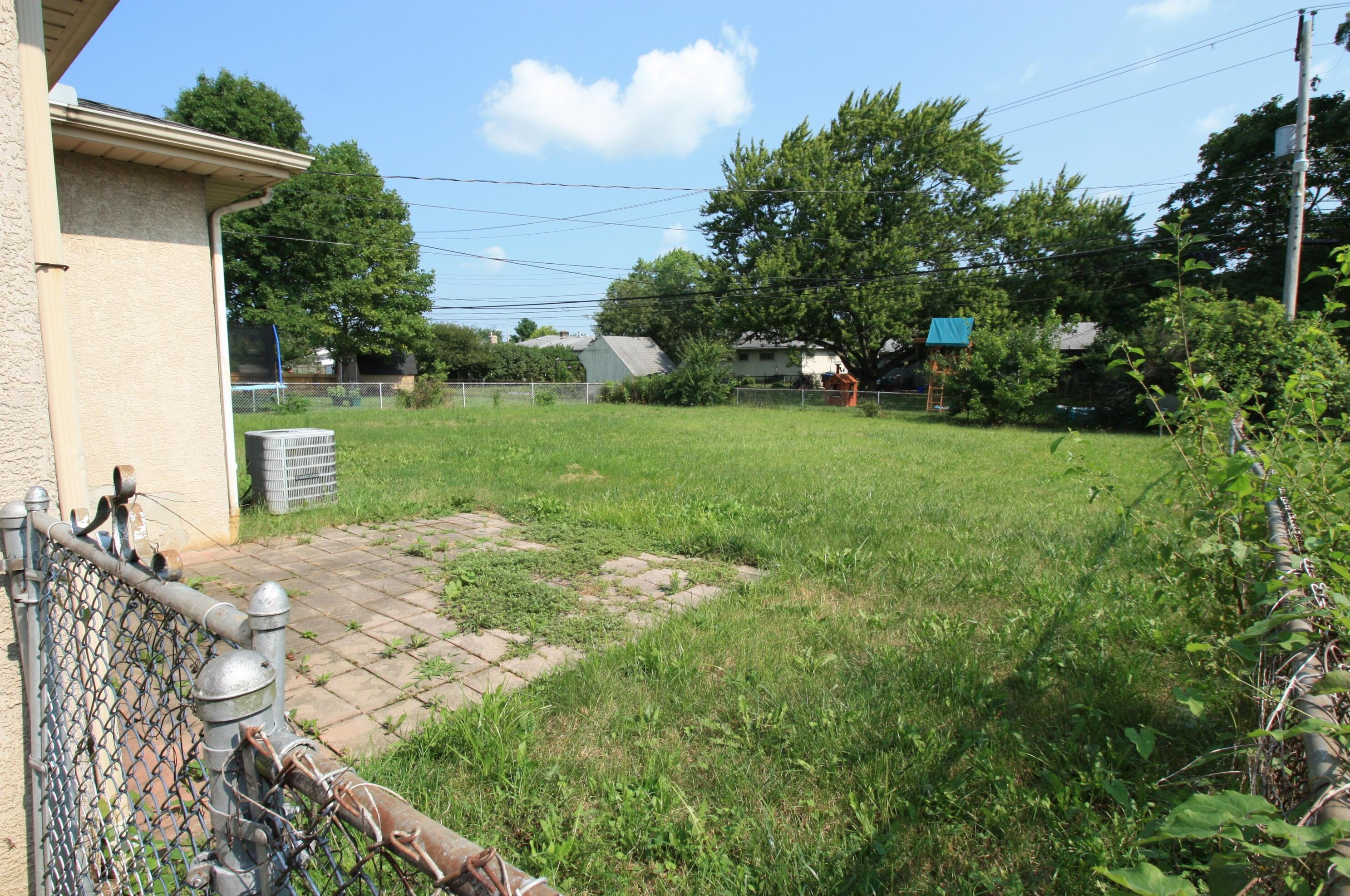 3230 Briggs Rd, Columbus OH 43204-1702 exterior