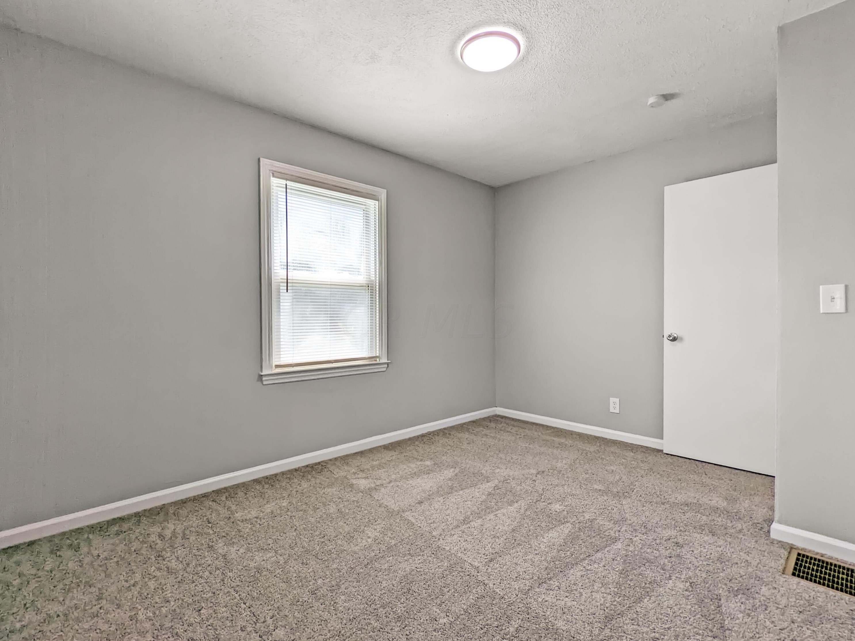 864 Wainwright Dr, Columbus OH  43224-3950 exterior