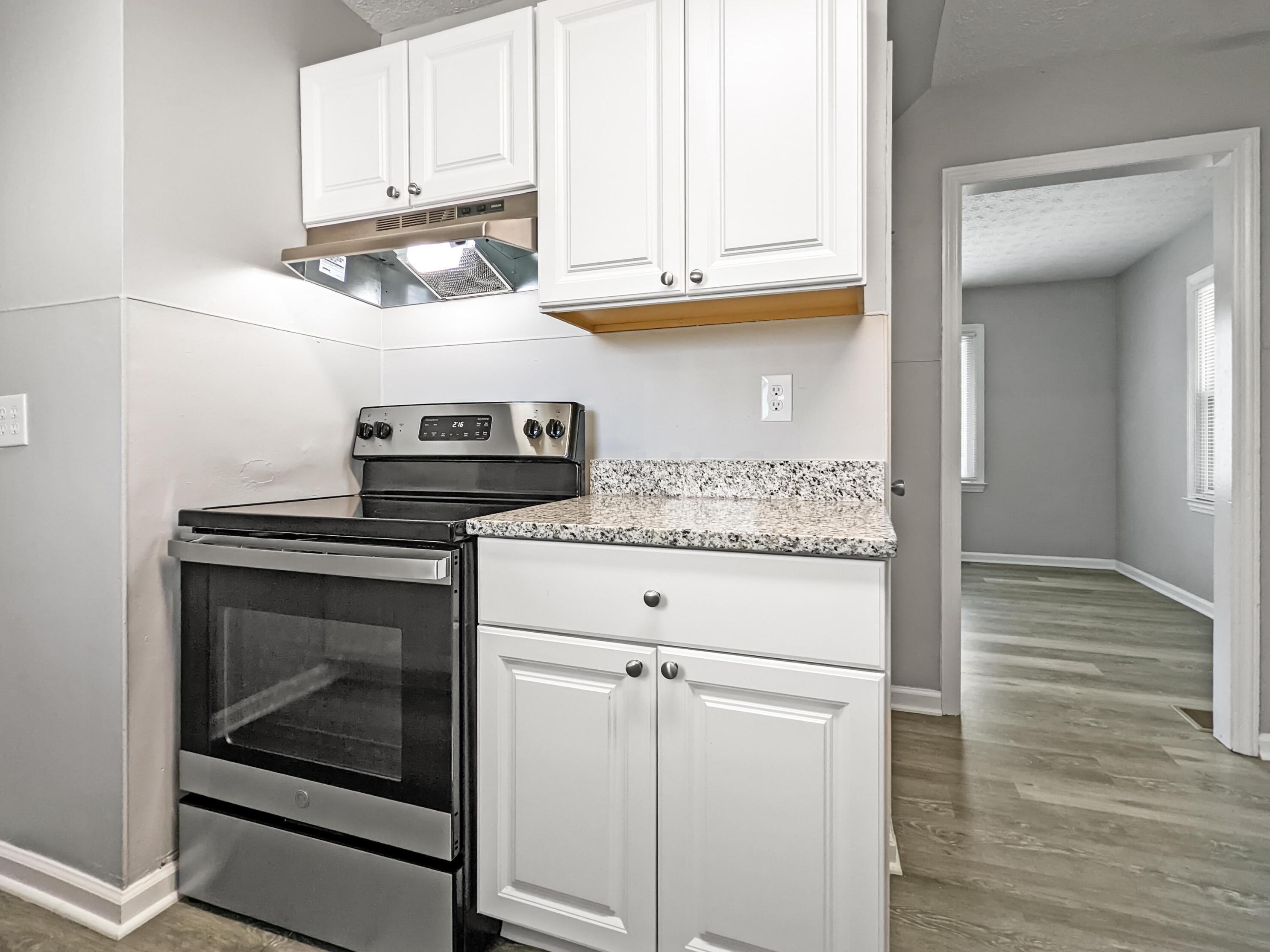 864 Wainwright Dr, Columbus OH  43224-3950 exterior