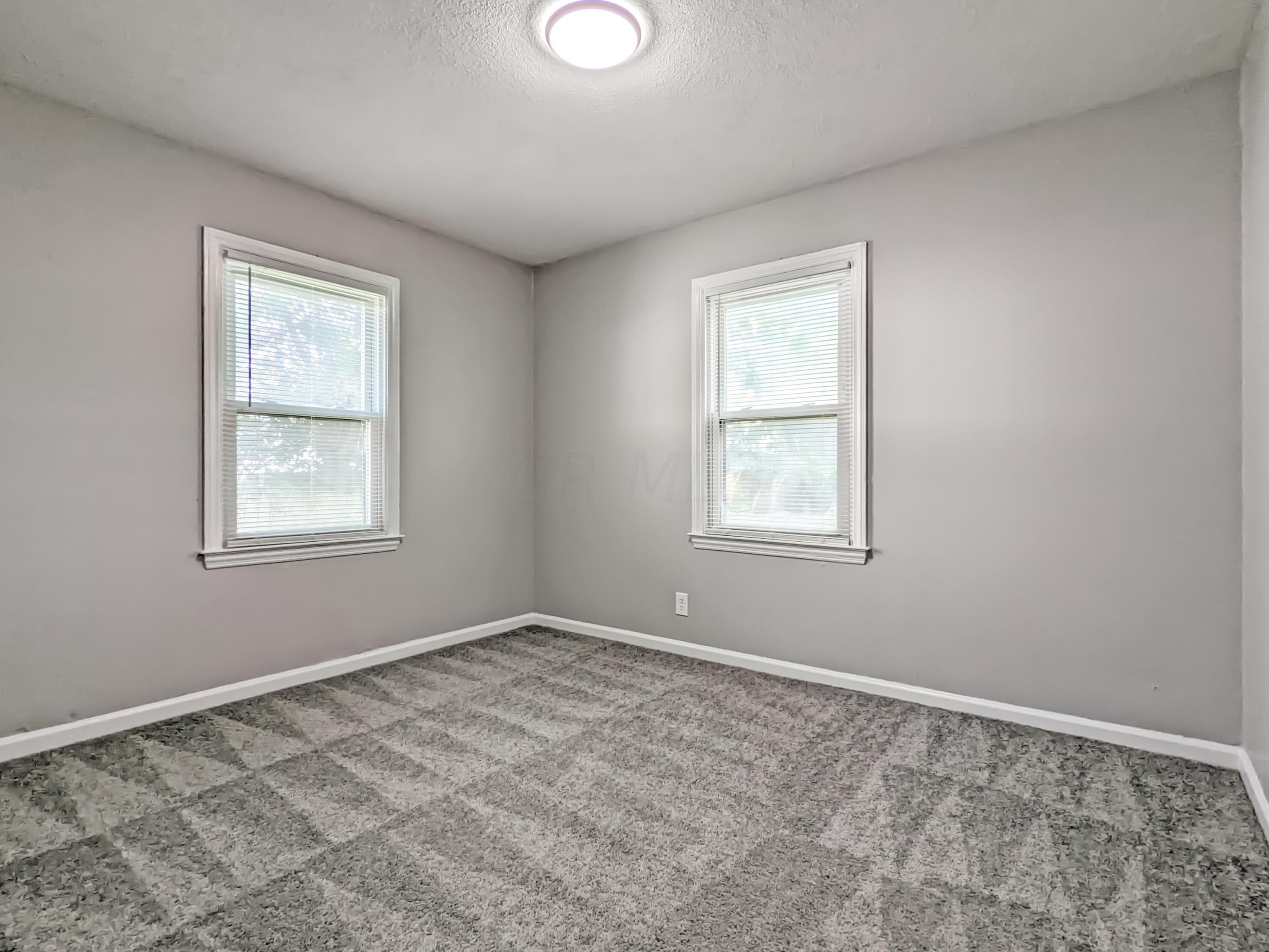 864 Wainwright Dr, Columbus OH  43224-3950 exterior