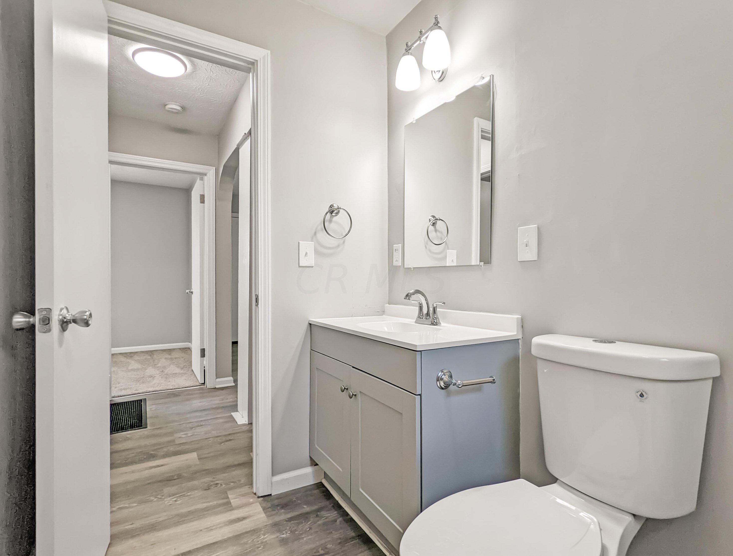 864 Wainwright Dr, Columbus OH  43224-3950 exterior