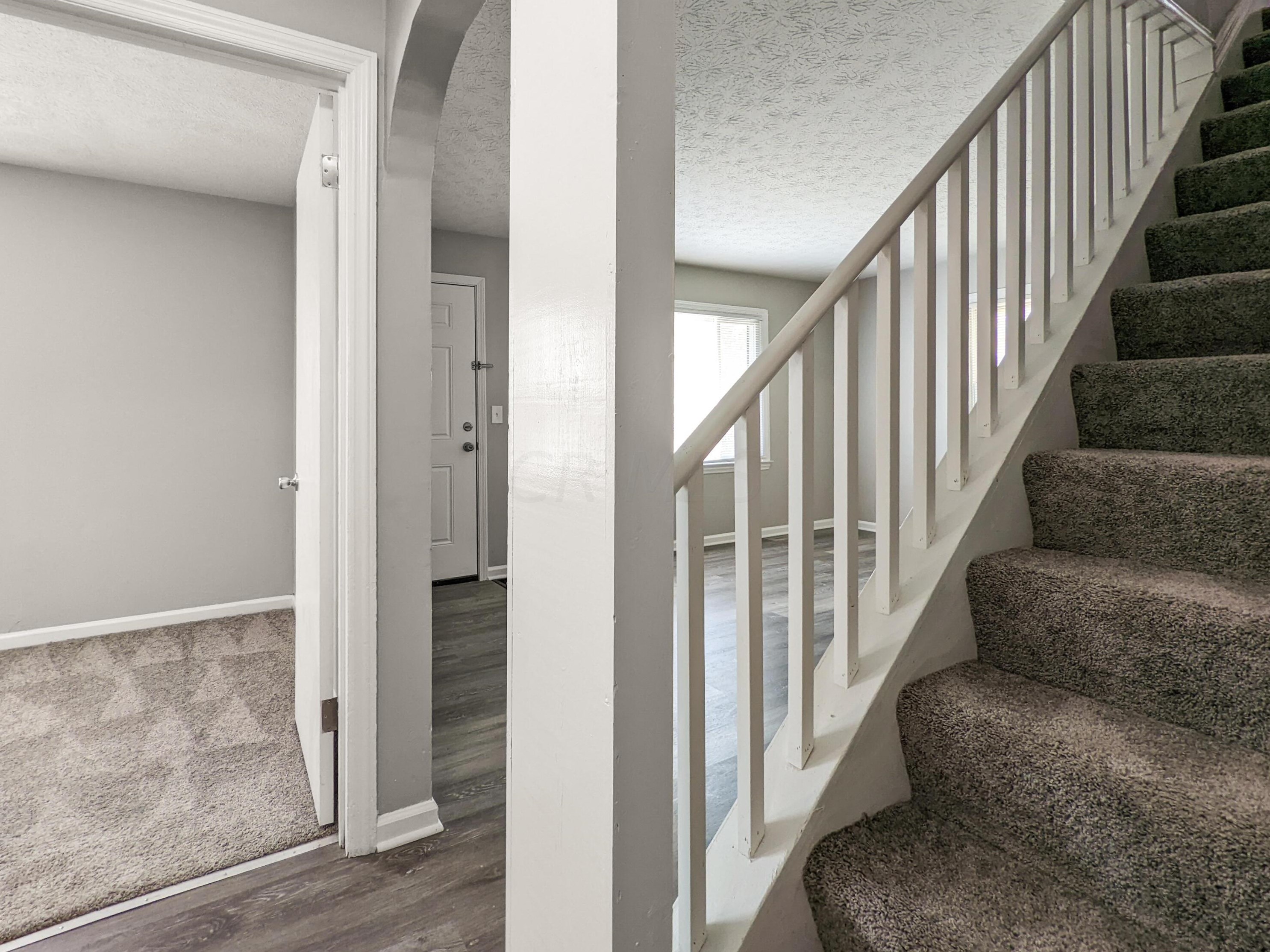 864 Wainwright Dr, Columbus OH  43224-3950 exterior