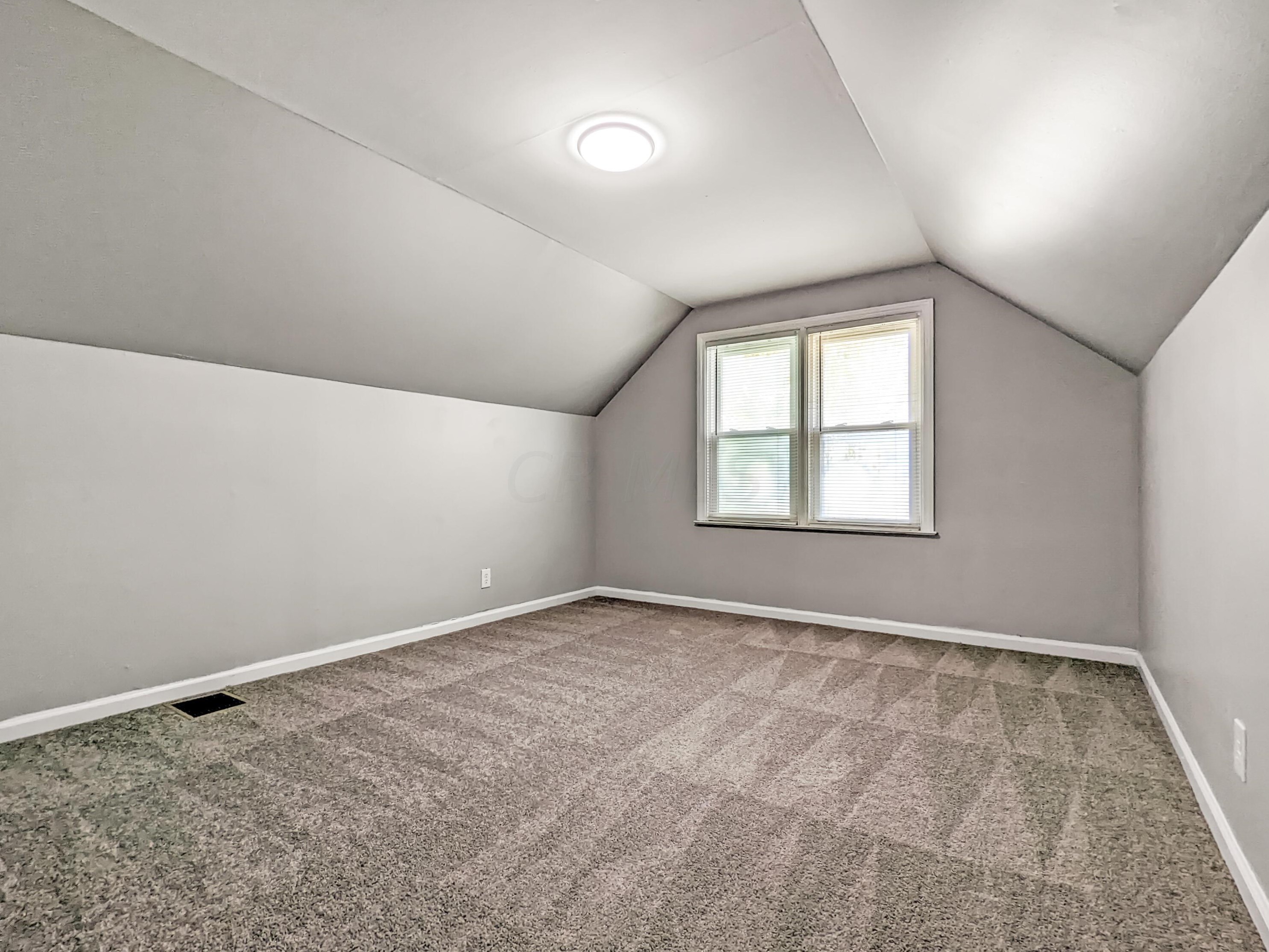 864 Wainwright Dr, Columbus OH  43224-3950 exterior