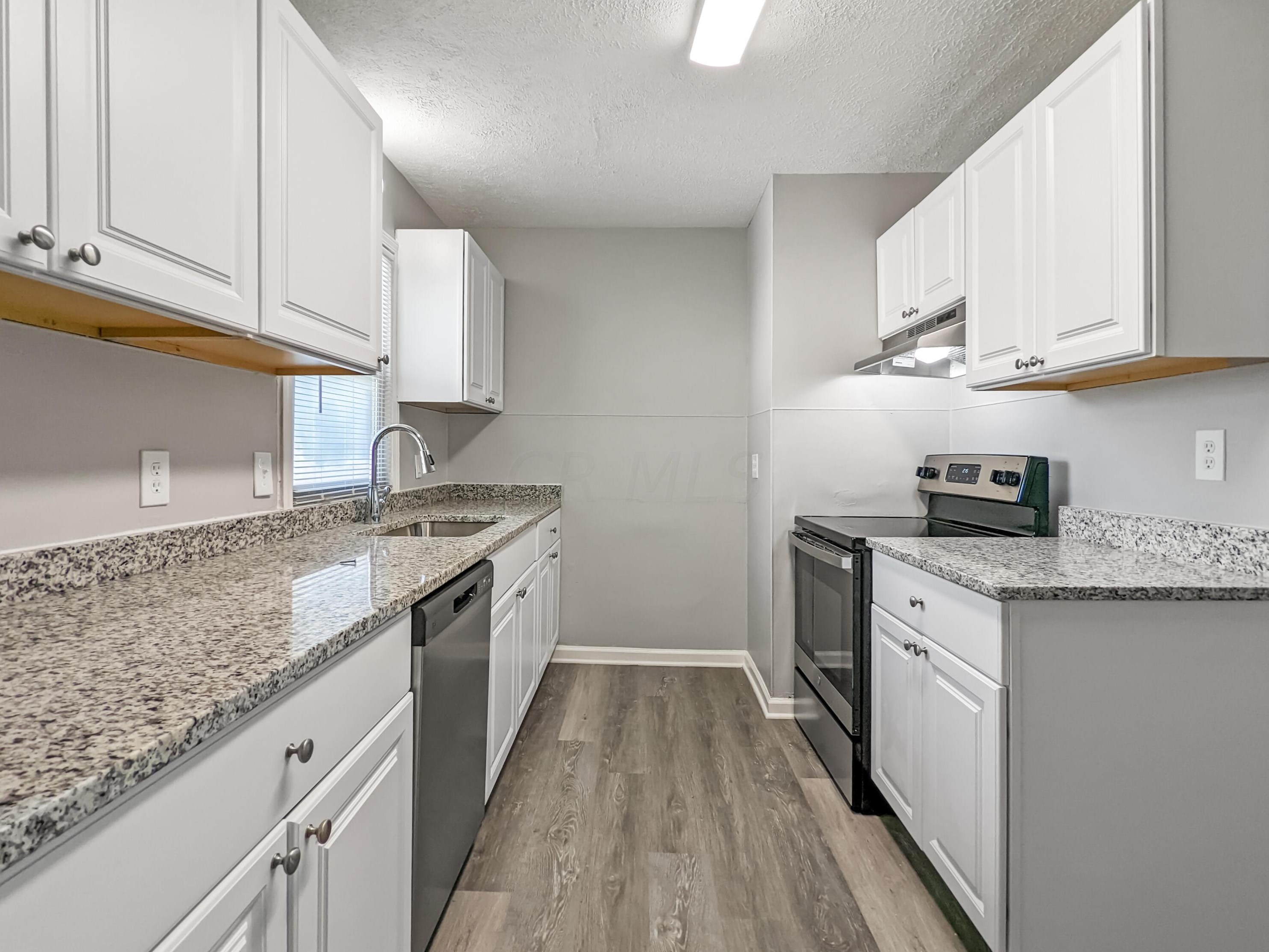 864 Wainwright Dr, Columbus OH  43224-3950 exterior