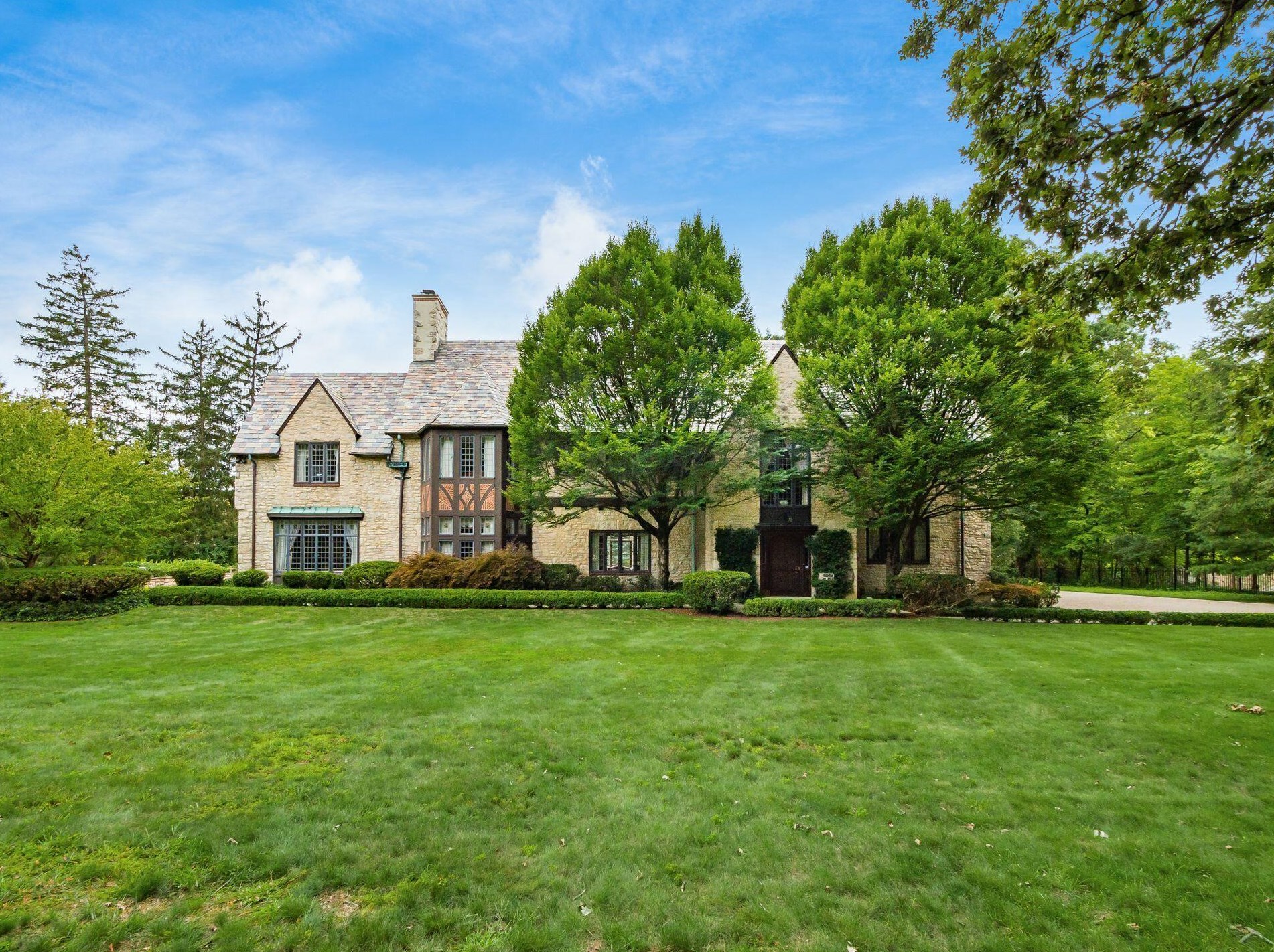 189 Parkview Ave, Columbus OH 43209-1676 exterior