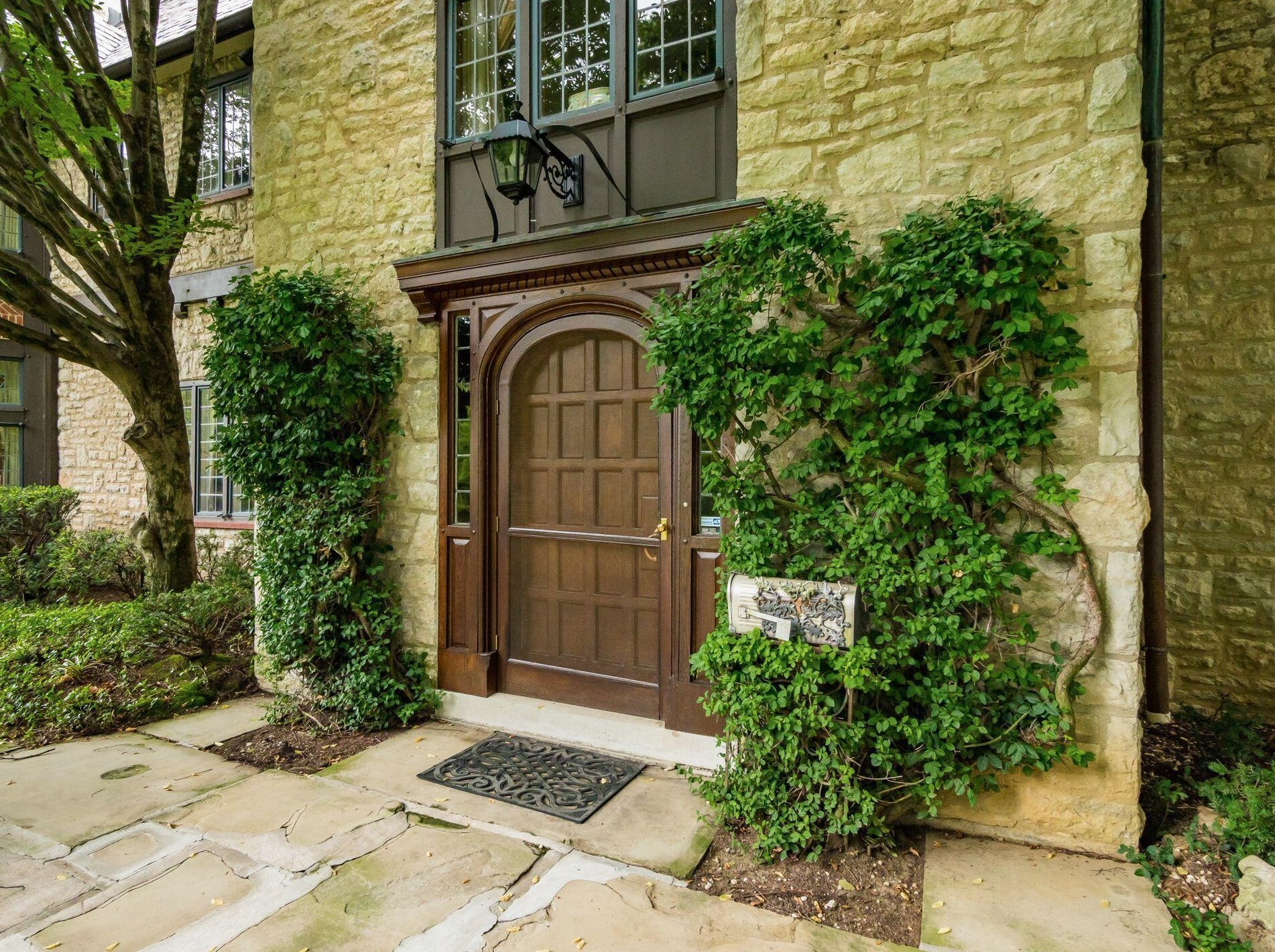 189 Parkview Ave, Columbus OH 43209-1676 exterior