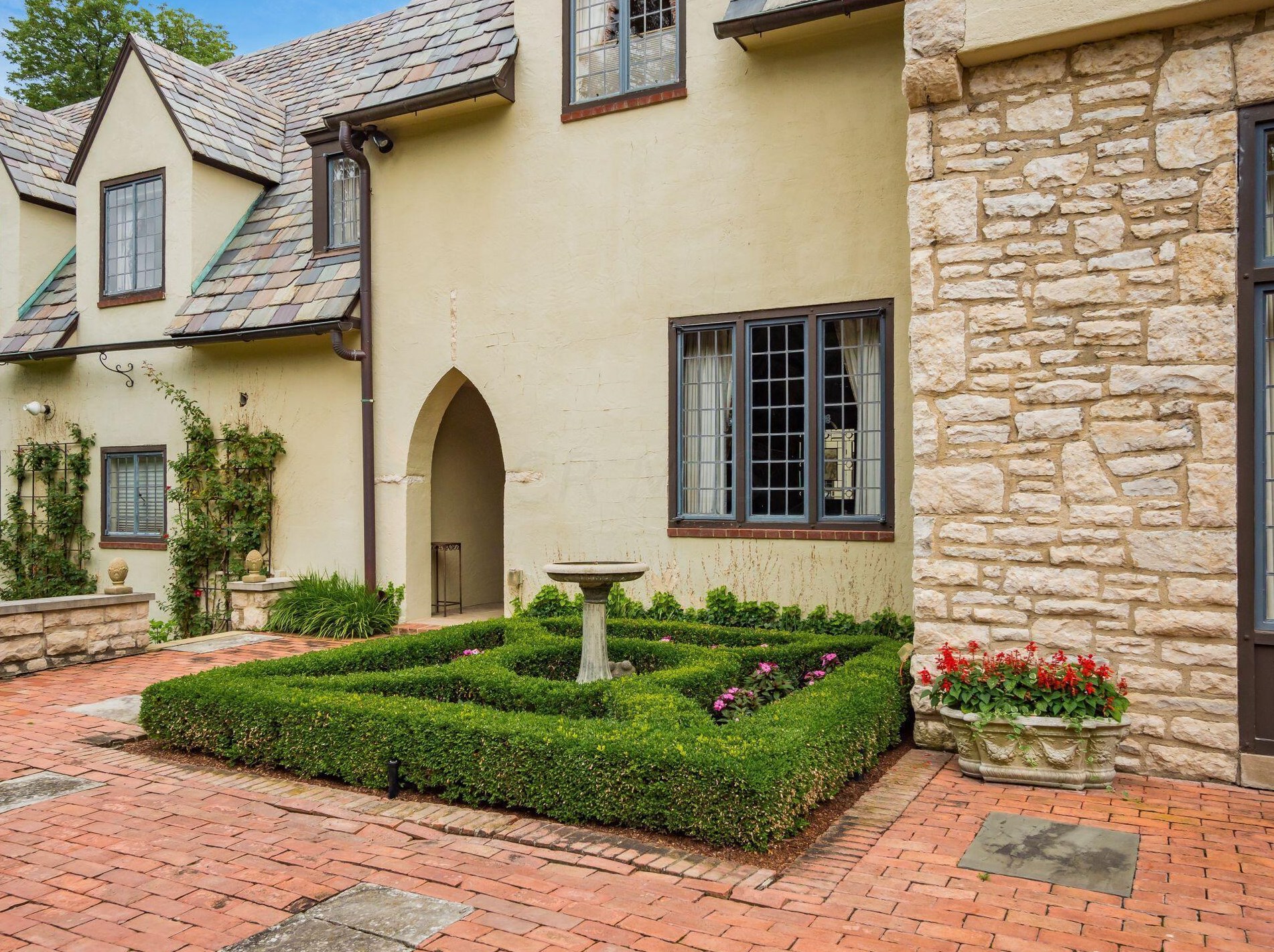 189 Parkview Ave, Columbus OH 43209-1676 exterior