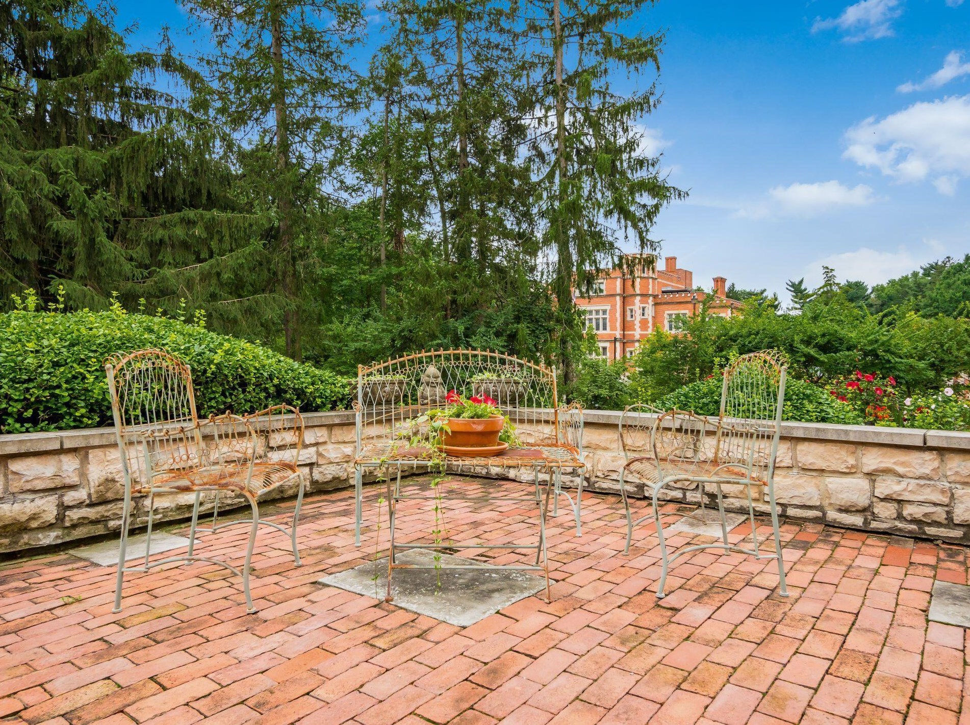 189 Parkview Ave, Columbus OH 43209-1676 exterior