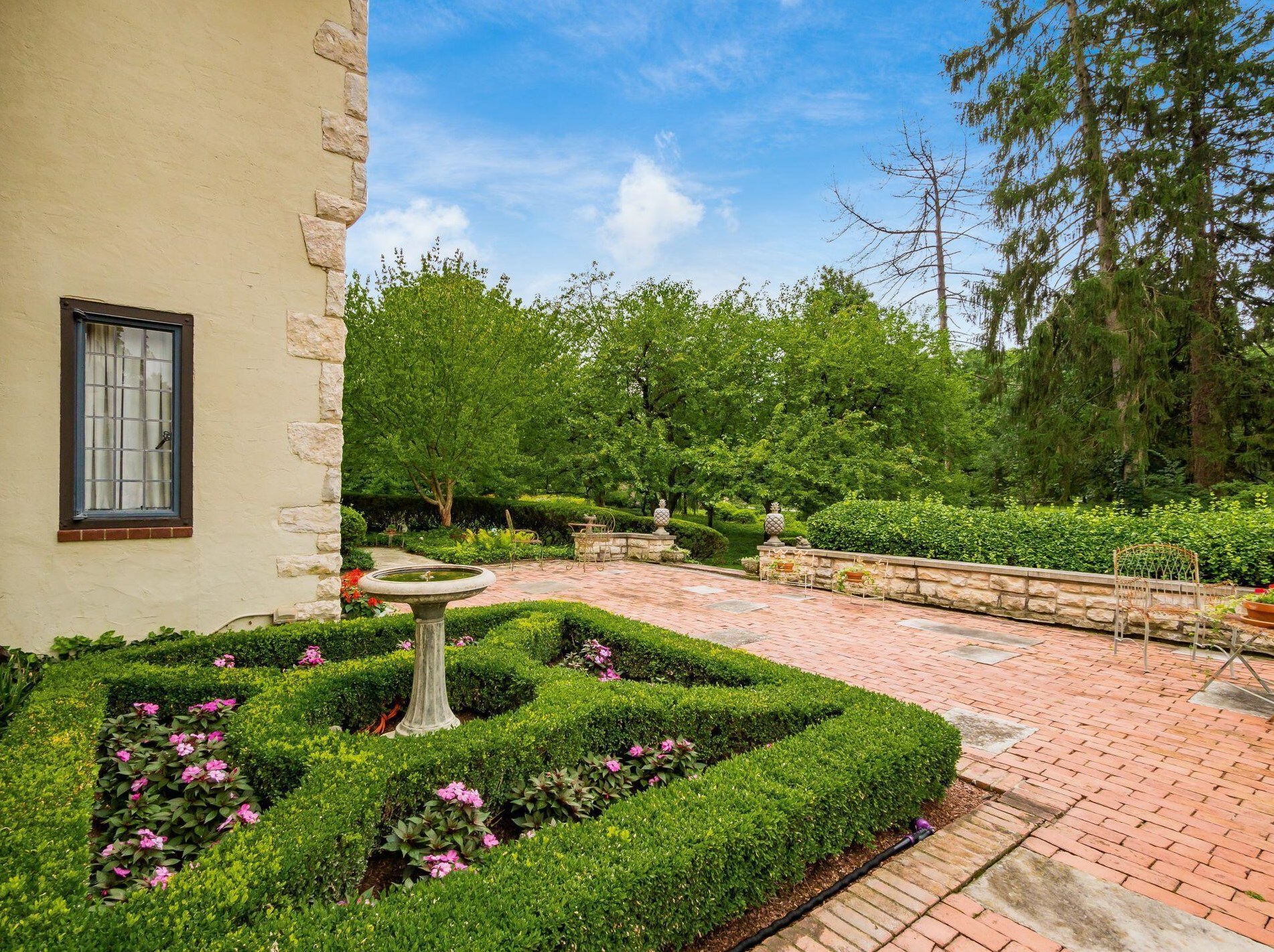 189 Parkview Ave, Columbus OH 43209-1676 exterior