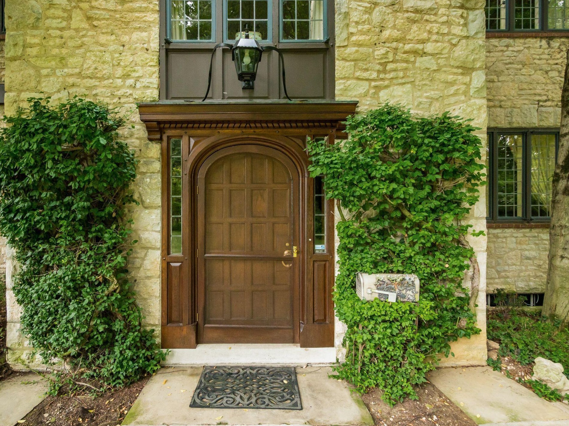 189 Parkview Ave, Columbus OH 43209-1676 exterior