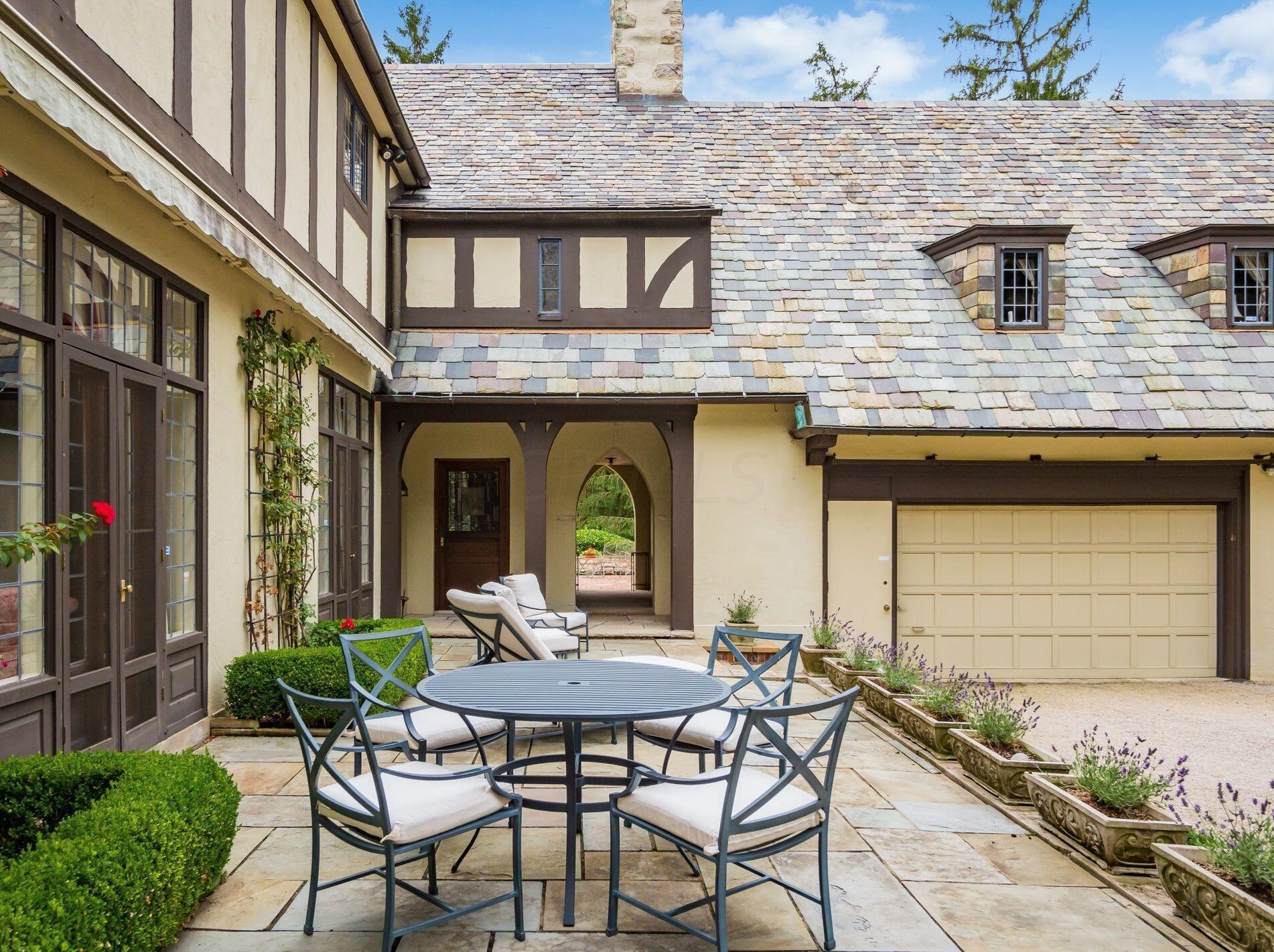 189 Parkview Ave, Columbus OH 43209-1676 exterior