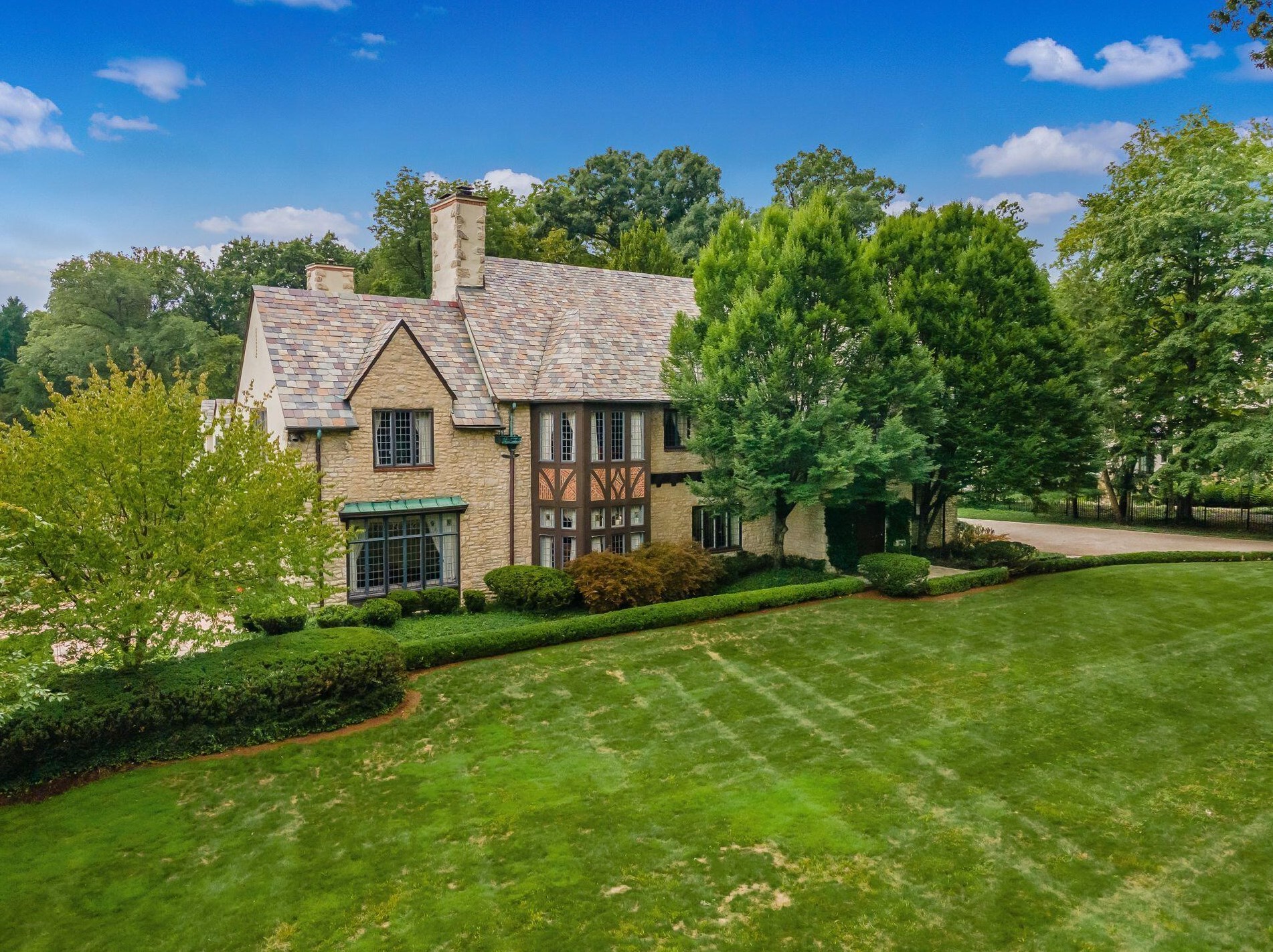 189 Parkview Ave, Columbus OH 43209-1676 exterior