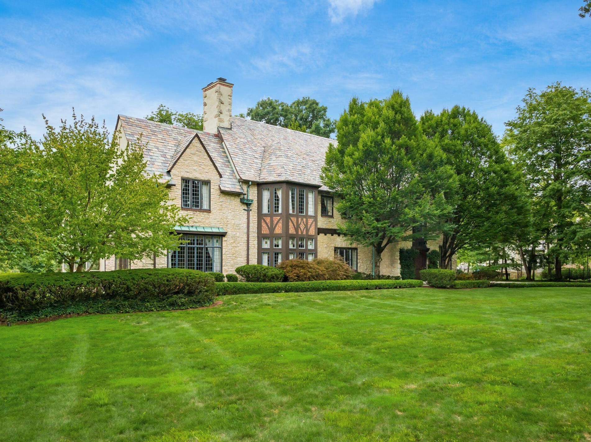 189 Parkview Ave, Columbus OH 43209-1676 exterior