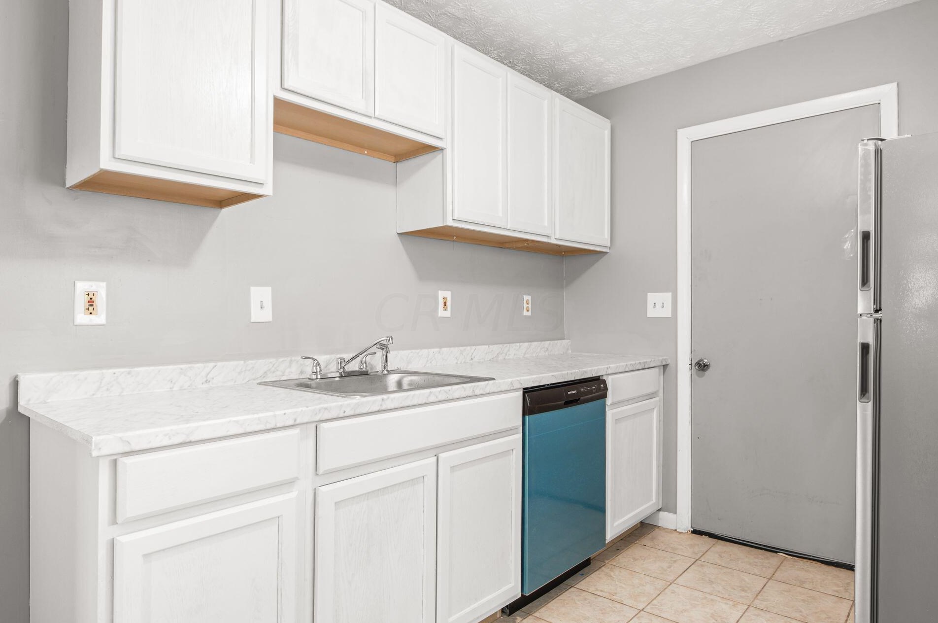 1382 Southfield Dr, Columbus OH 43207-3345 exterior